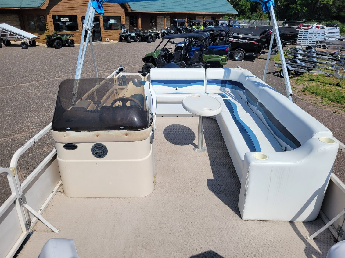 2002 Crestliner photo 4