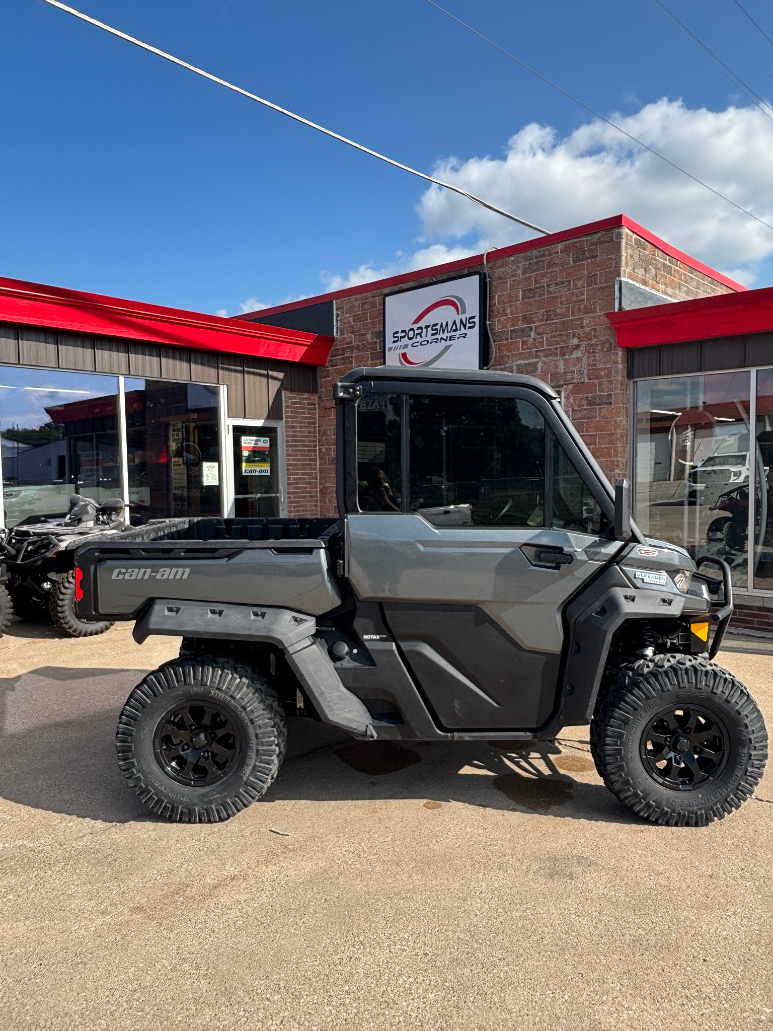 2023 Can-Am™ Defender Limited 1