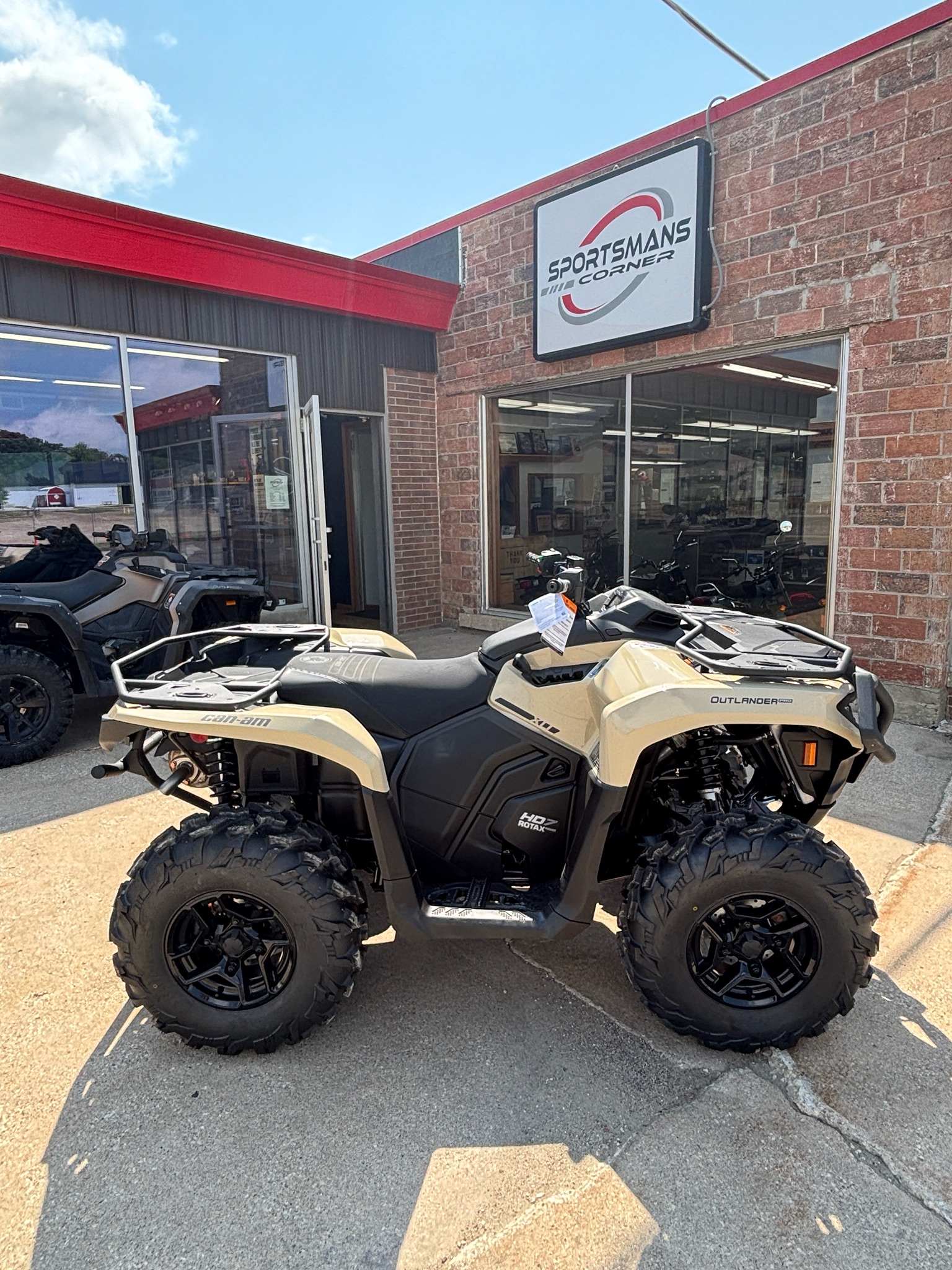 2026 Can-Am Outlander PRO XU HD7