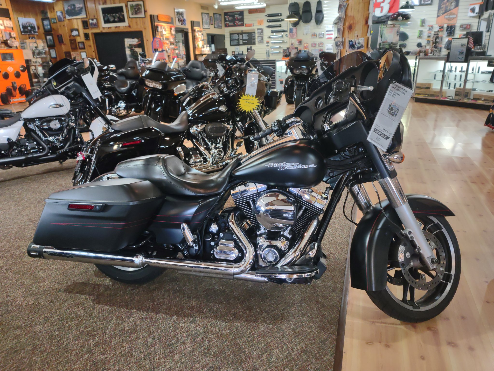 2016 Harley-Davidson Street Glide® Special 1