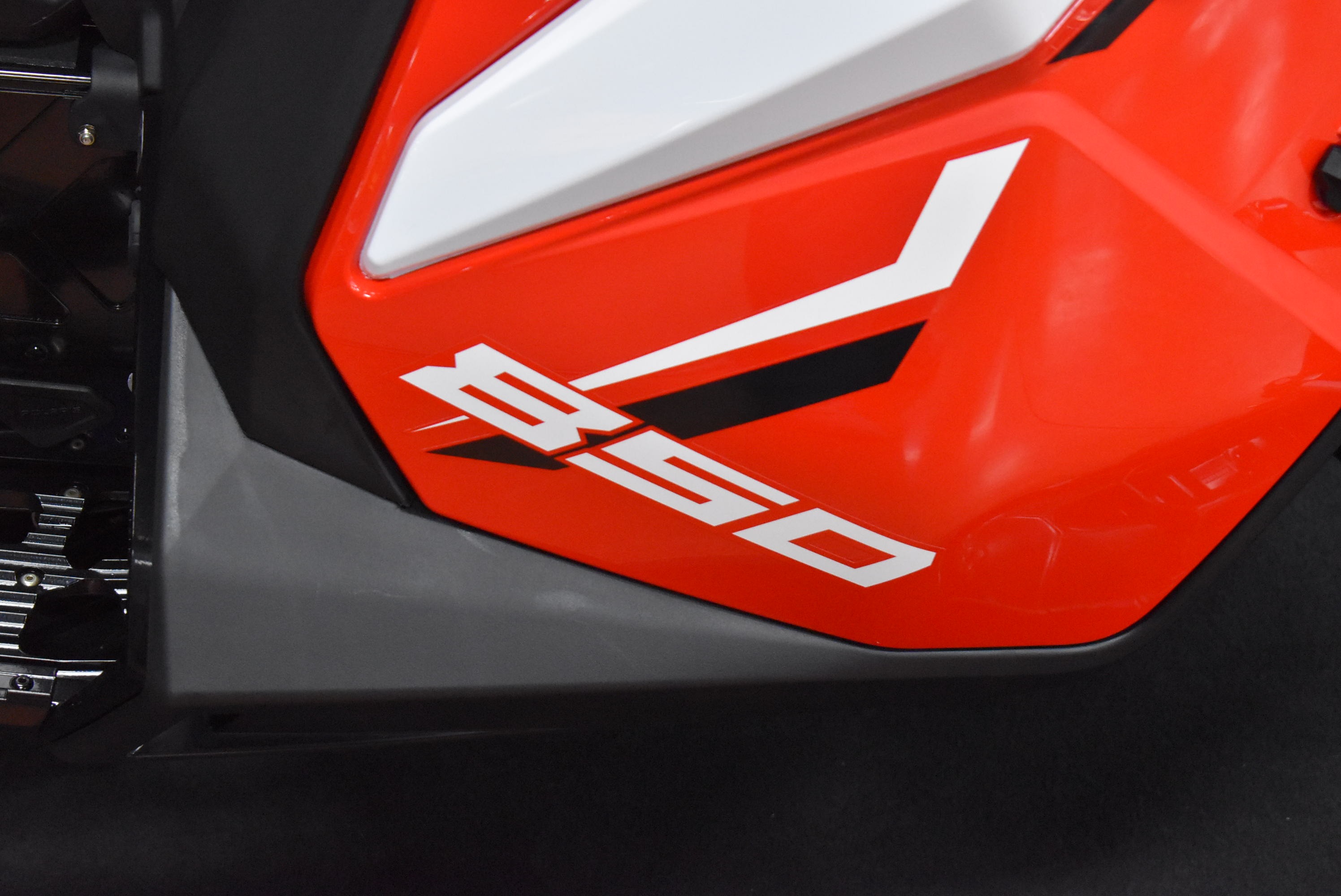 2027 Polaris 850 INDY XC 137 Indy Red 7S ES 8