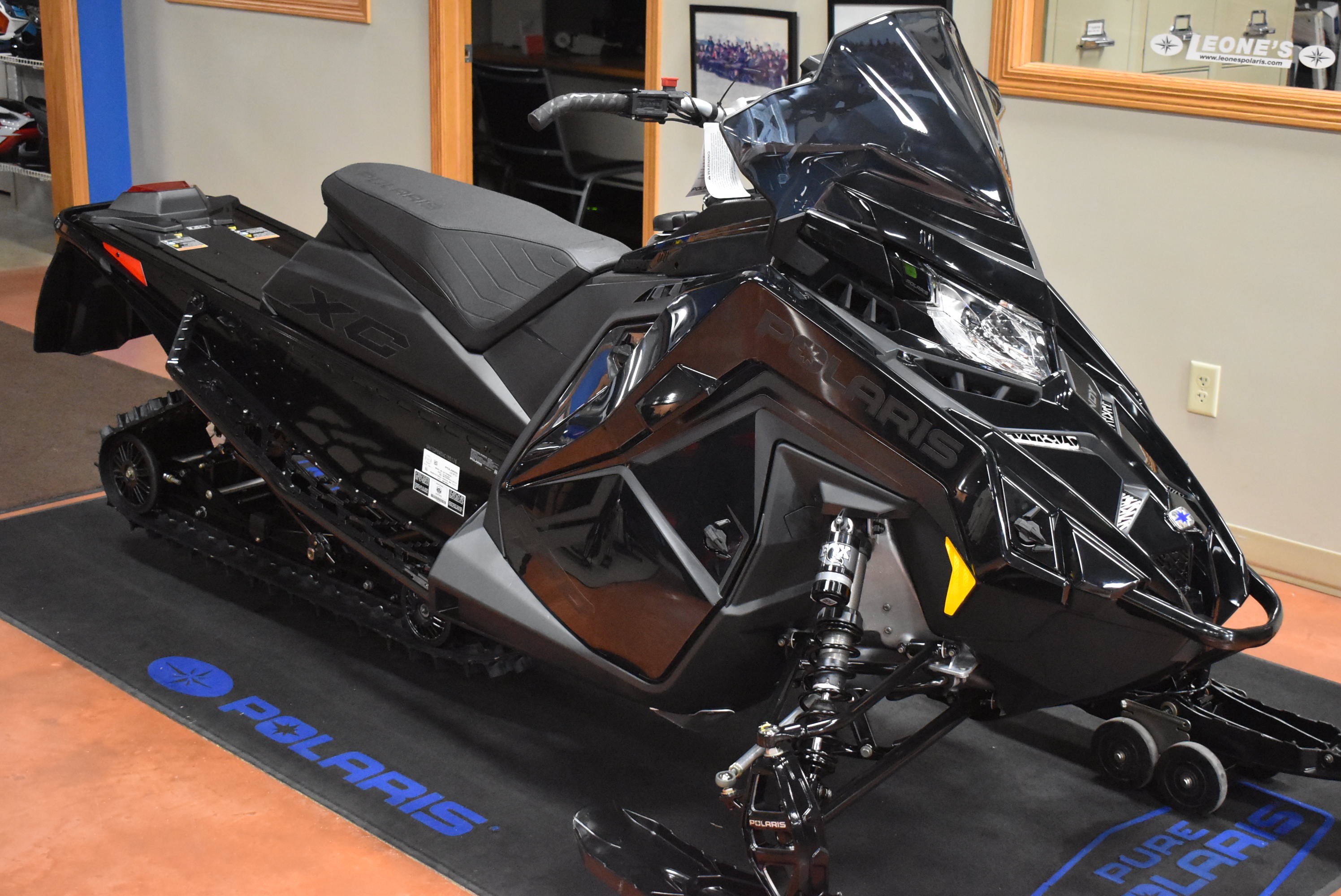 2027 Polaris 650 INDY XC 137 Gloss Black 7S ES 1