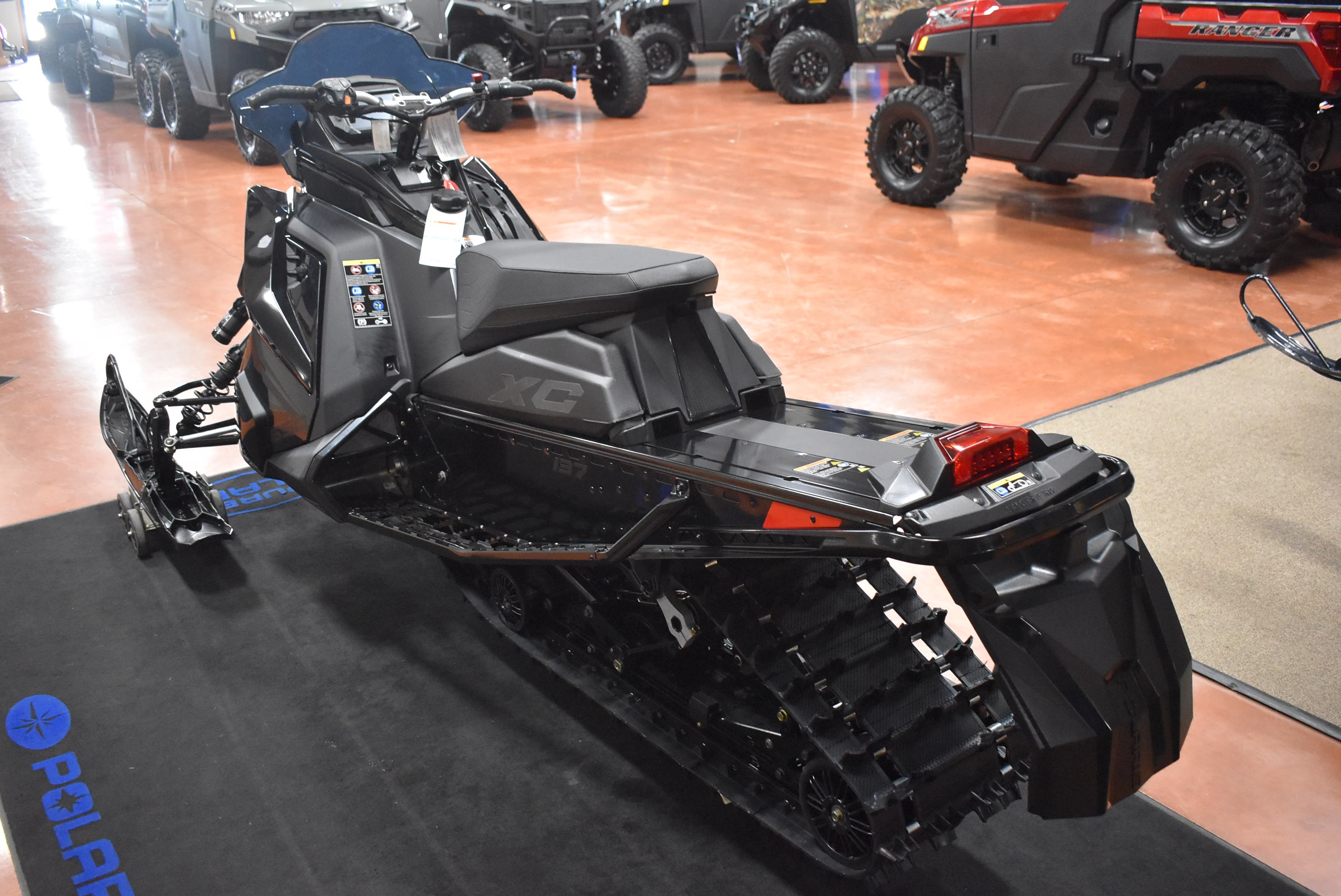 2027 Polaris 650 INDY XC 137 Gloss Black 7S ES 4