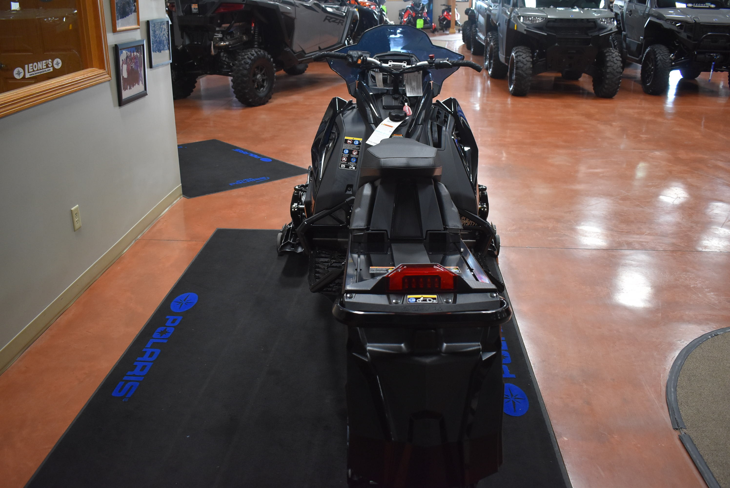 2027 Polaris 650 INDY XC 137 Gloss Black 7S ES 5