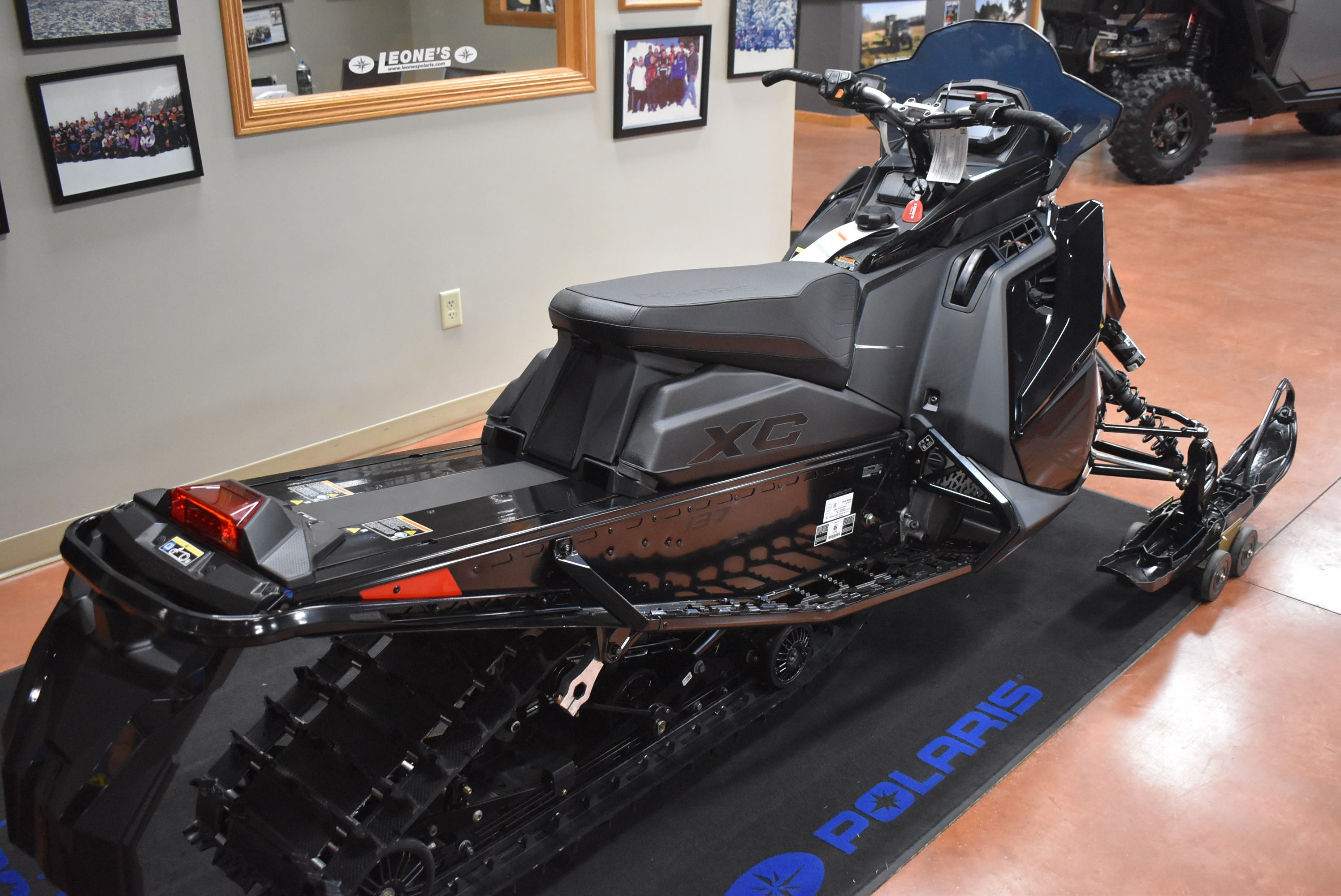 2027 Polaris 650 INDY XC 137 Gloss Black 7S ES 6