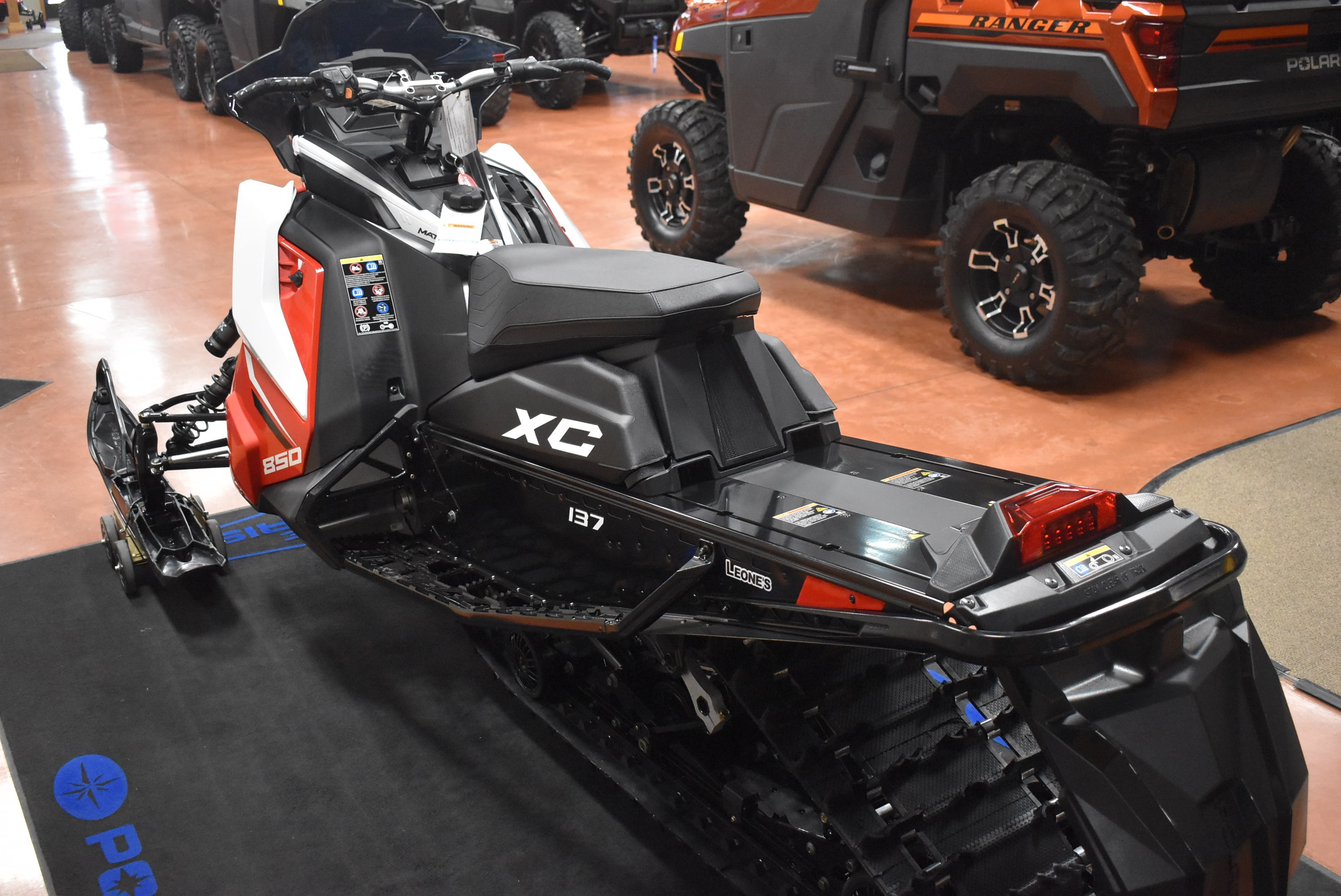 2027 Polaris 850 INDY XC 137 Indy Red ES 4
