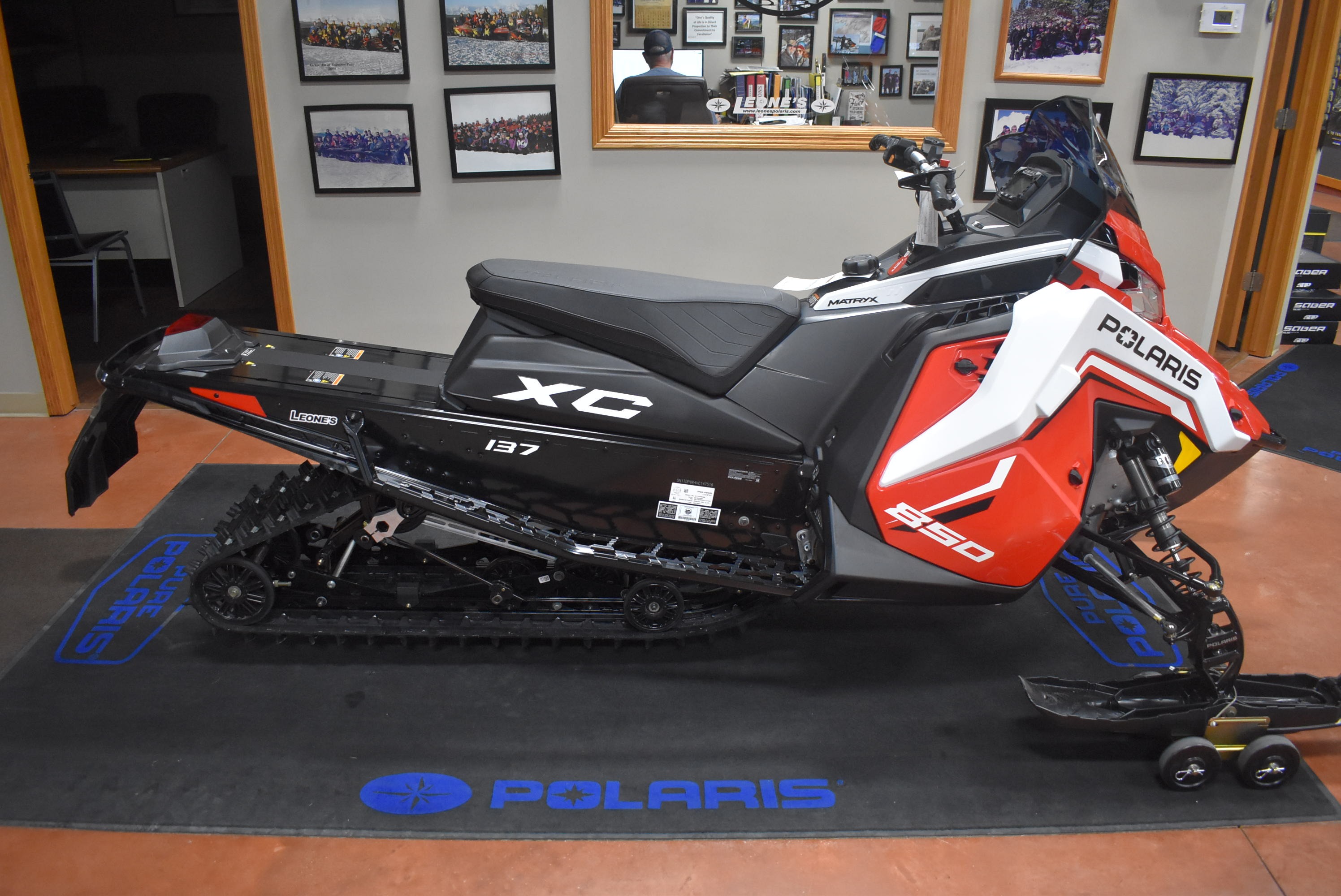 2027 Polaris 850 INDY XC 137 Indy Red ES 7