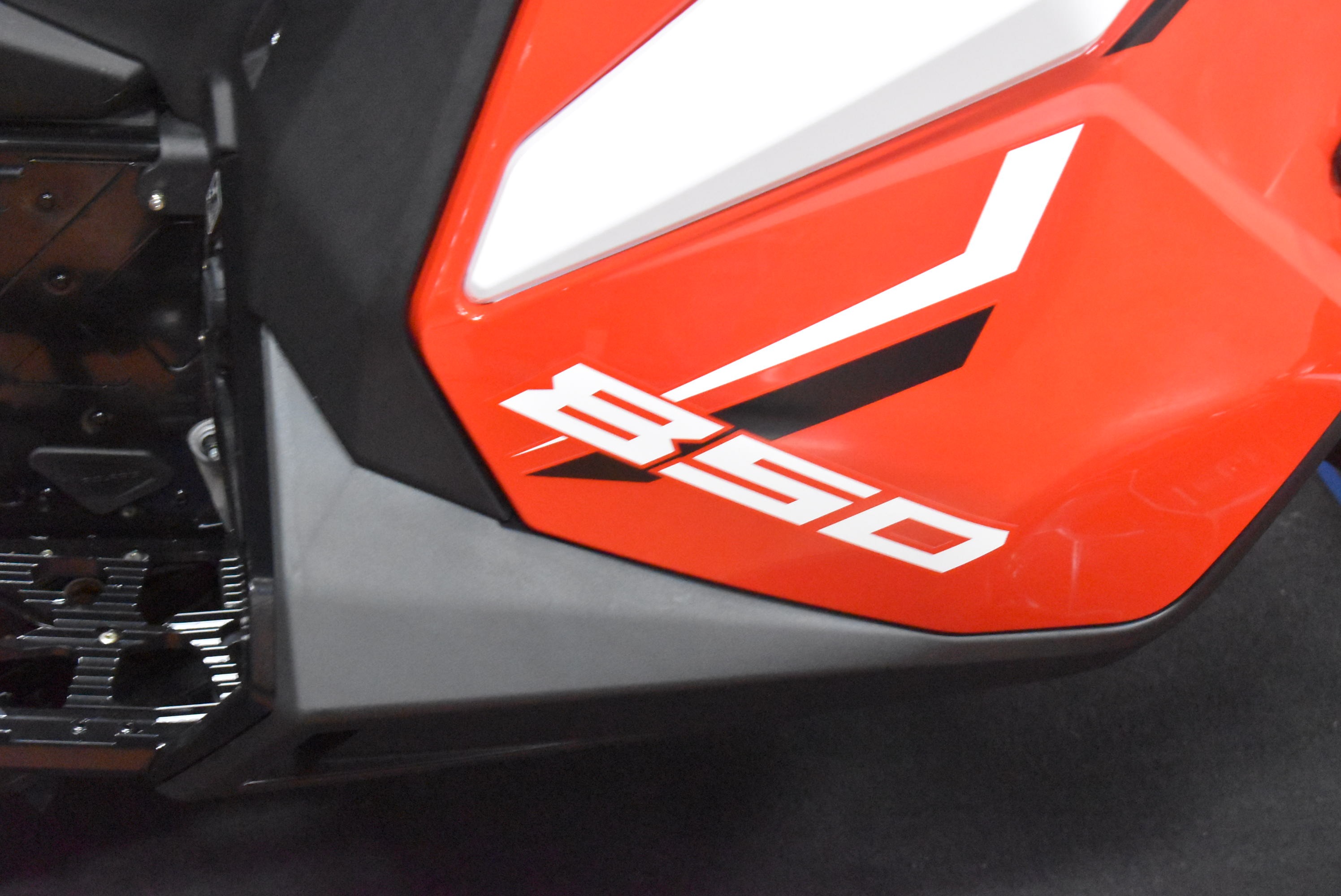 2027 Polaris 850 INDY XC 137 Indy Red ES 8