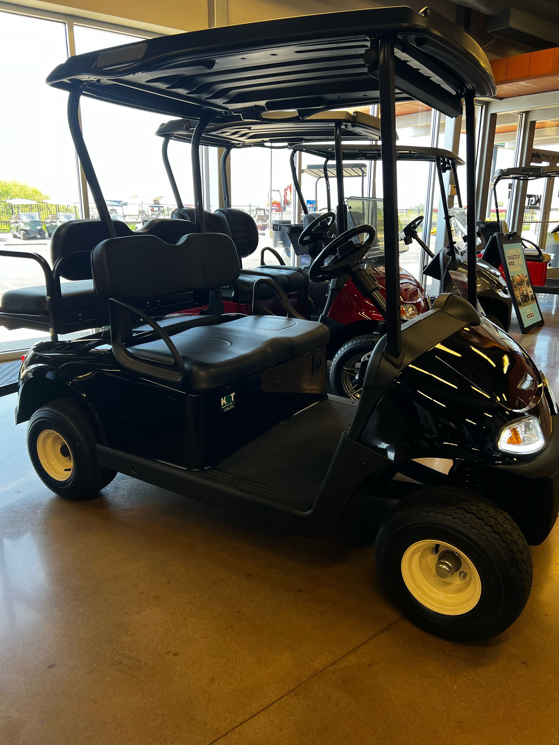 2018 EZGO RXV photo 2