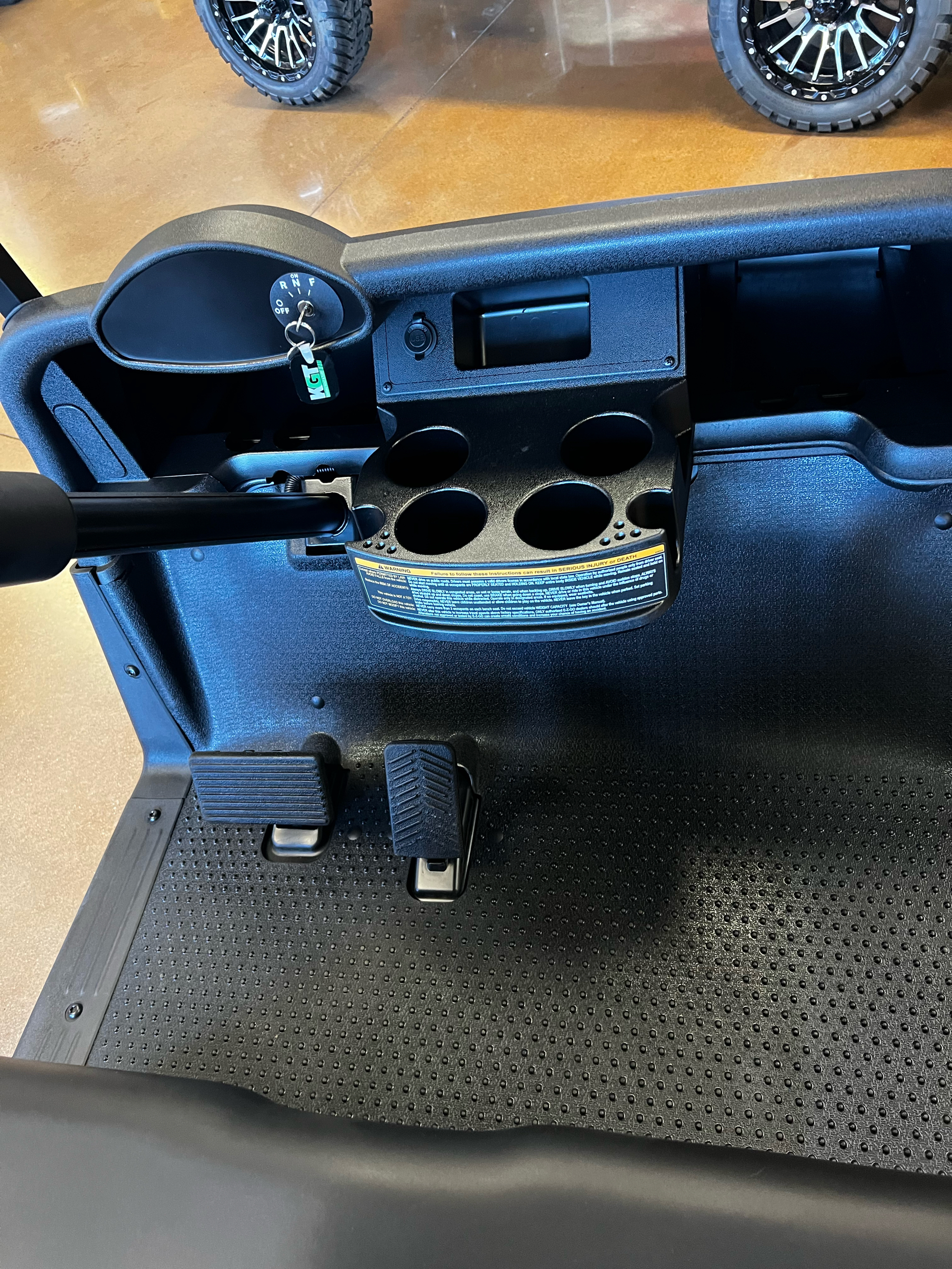 2018 EZGO RXV photo 5