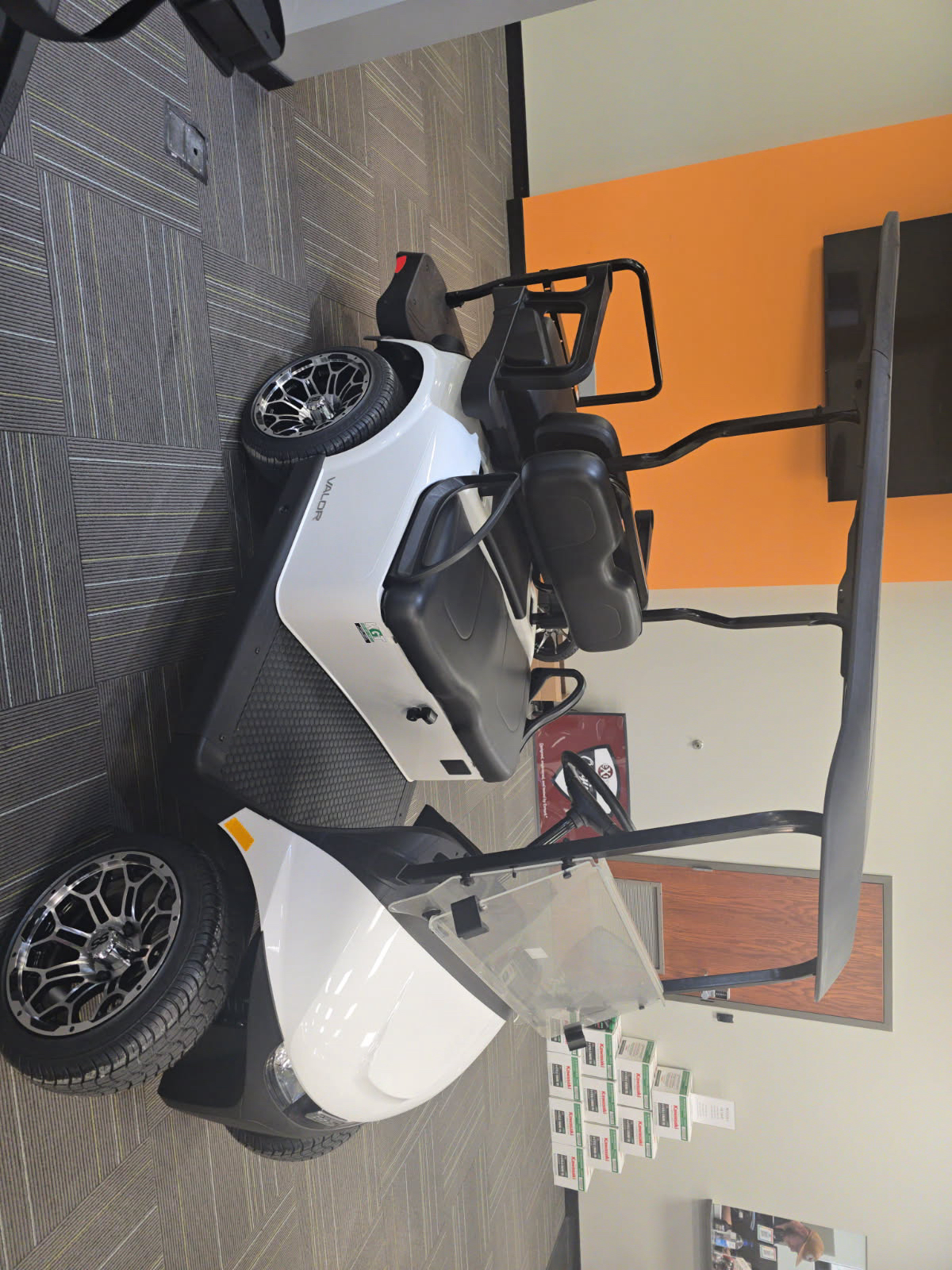 2024 EZGO Valor photo 4