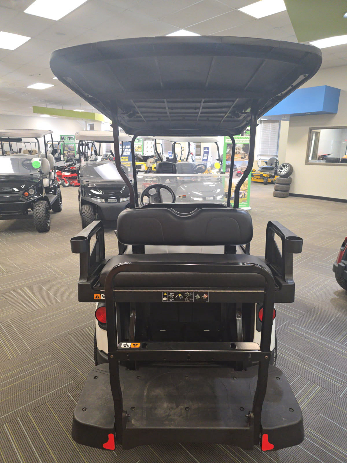 2024 EZGO Valor photo 2
