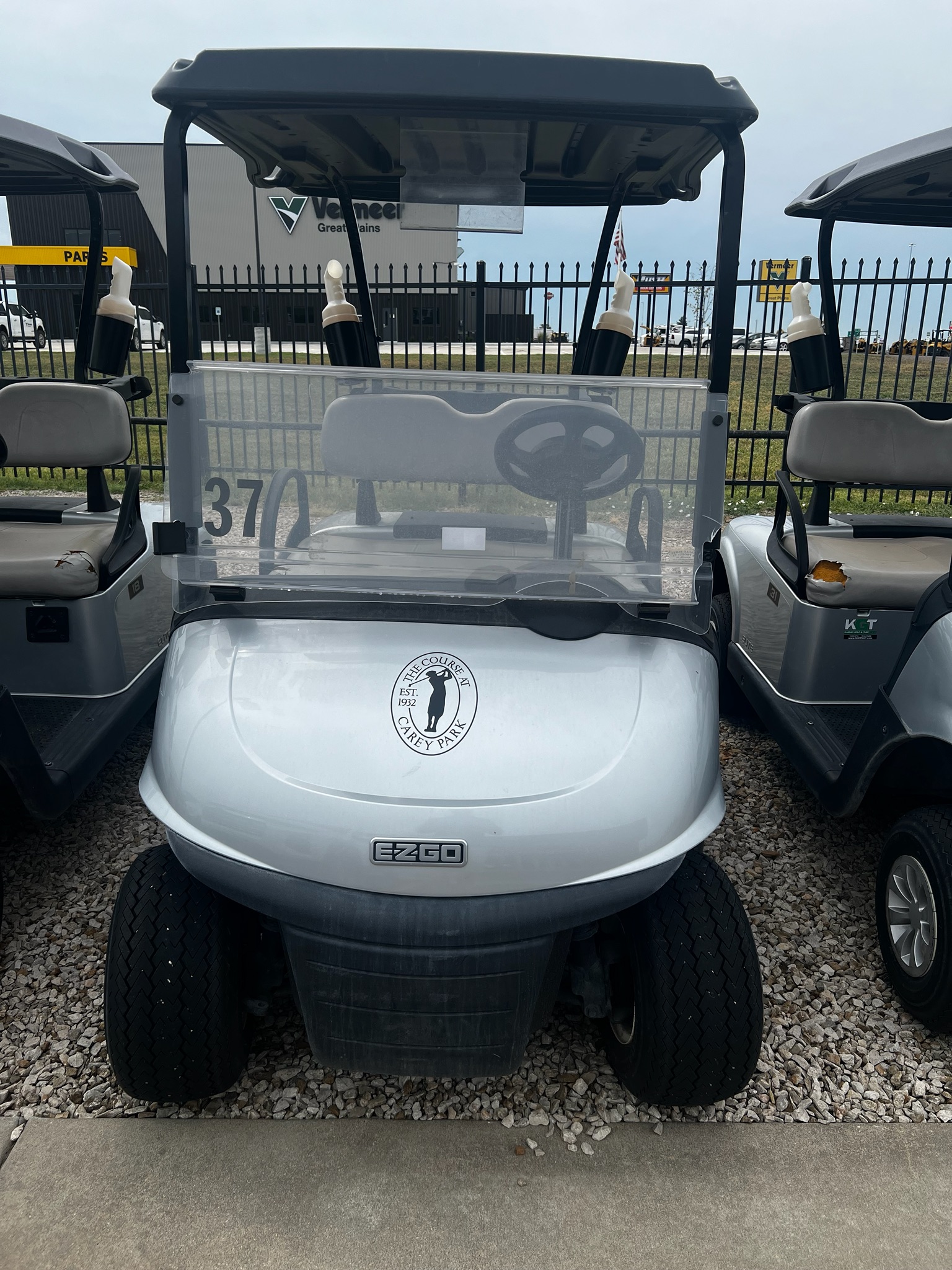 2021 EZGO RXV photo 2