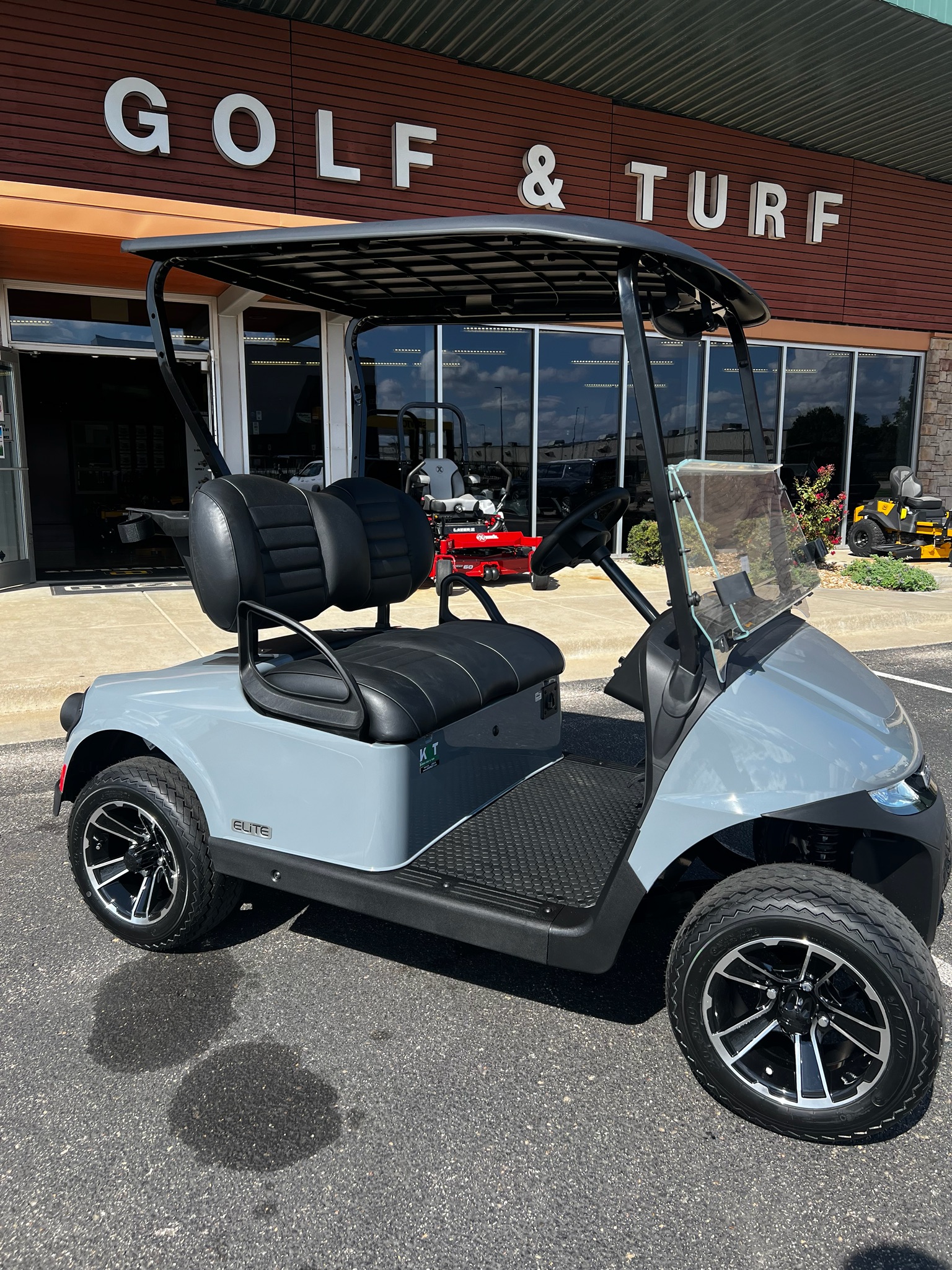 2027 EZGO RXV photo 2