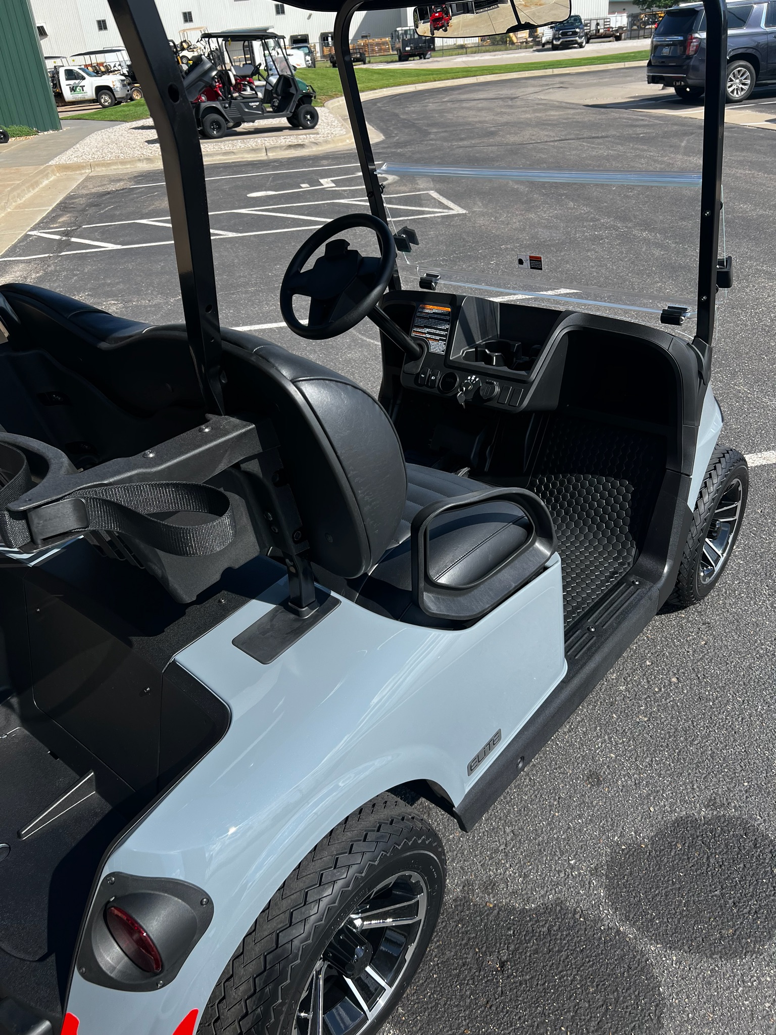 2027 EZGO RXV photo 3