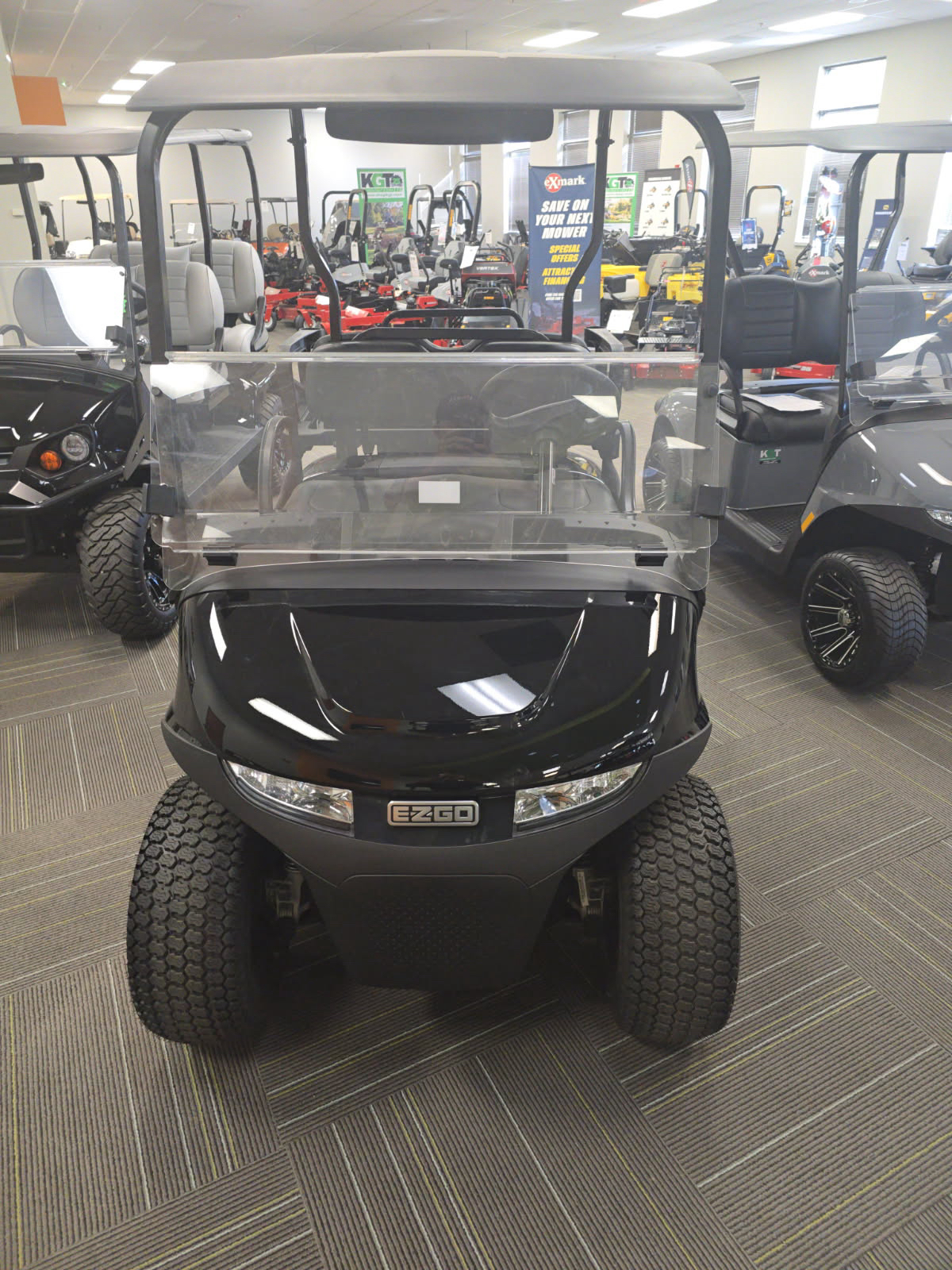 2024 EZGO VALOR photo 2