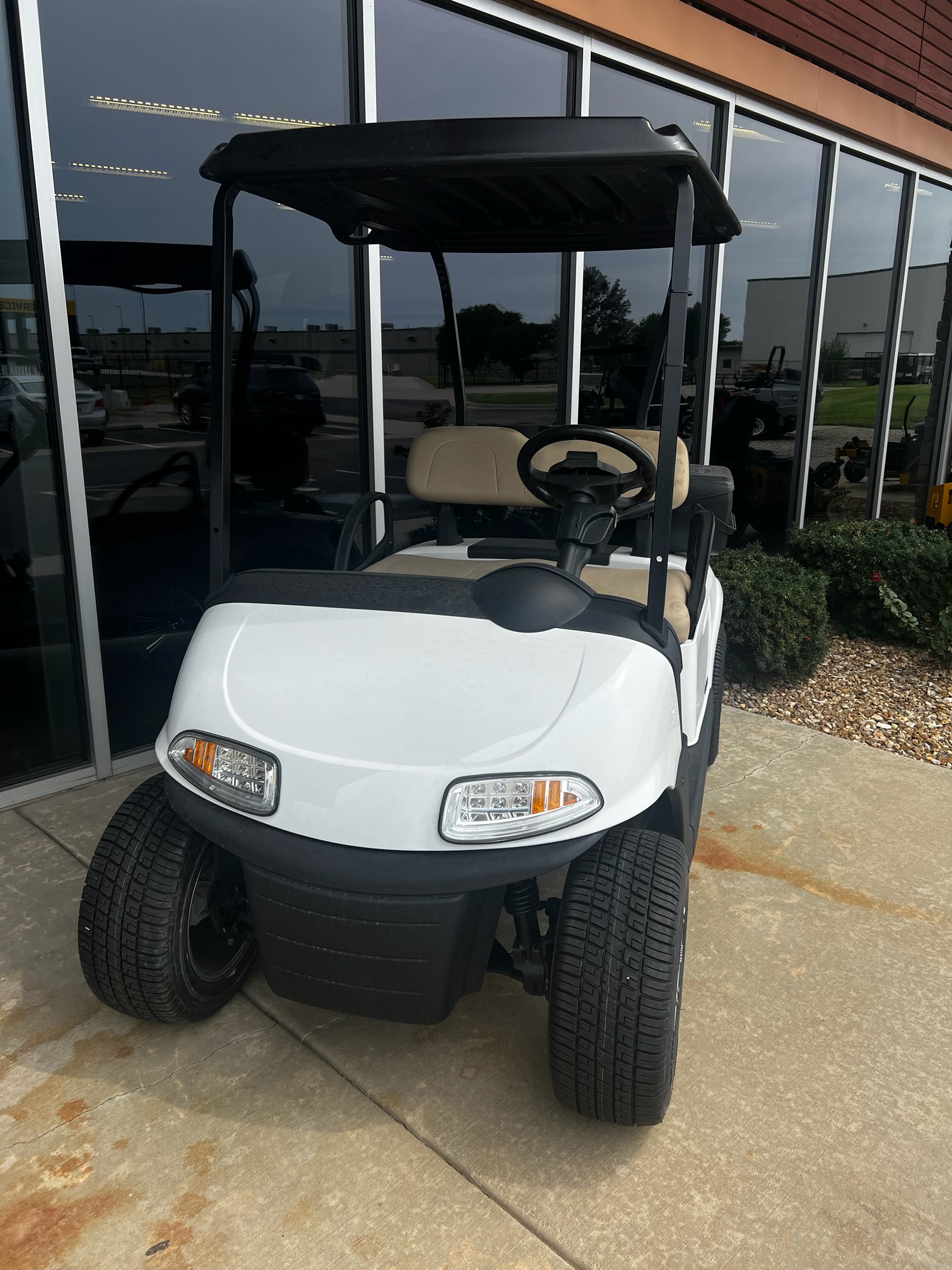 2020 EZGO RXV photo 2