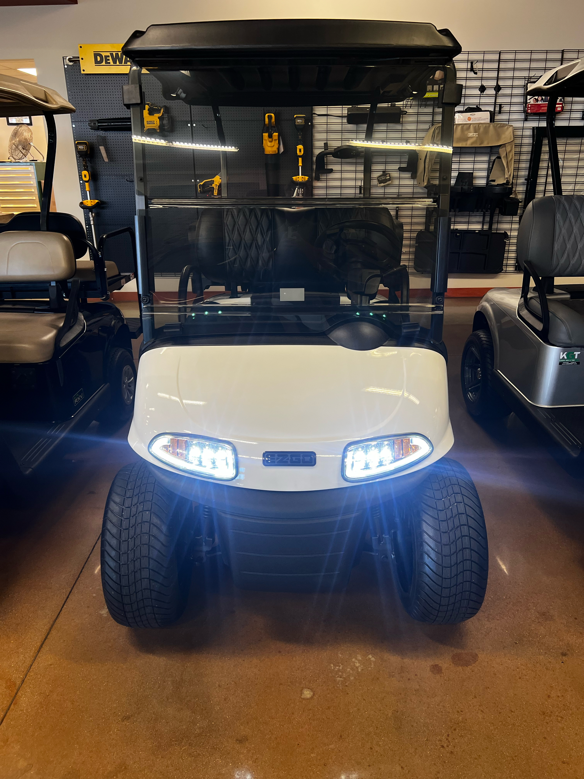 2018 EZGO RXV photo 2