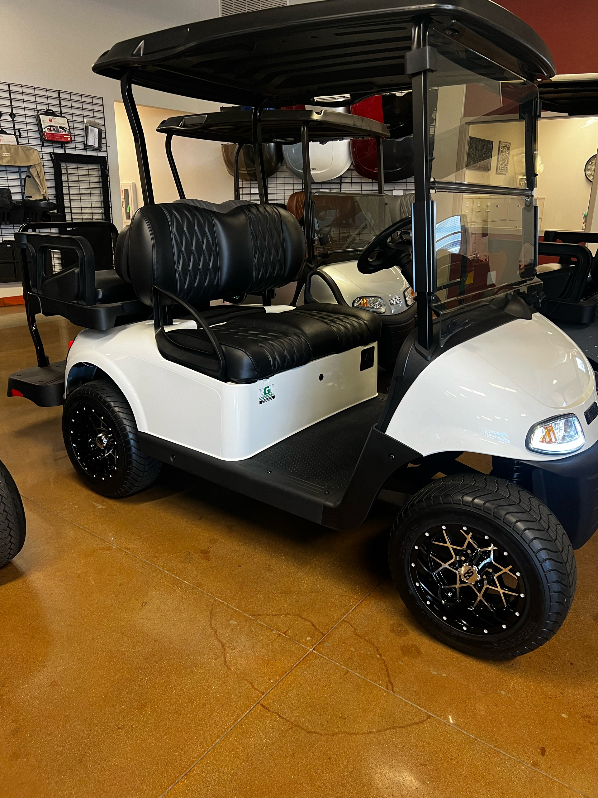 2018 EZGO RXV photo 3