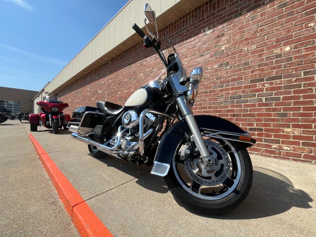 2010 Harley-Davidson Police Road King® 10