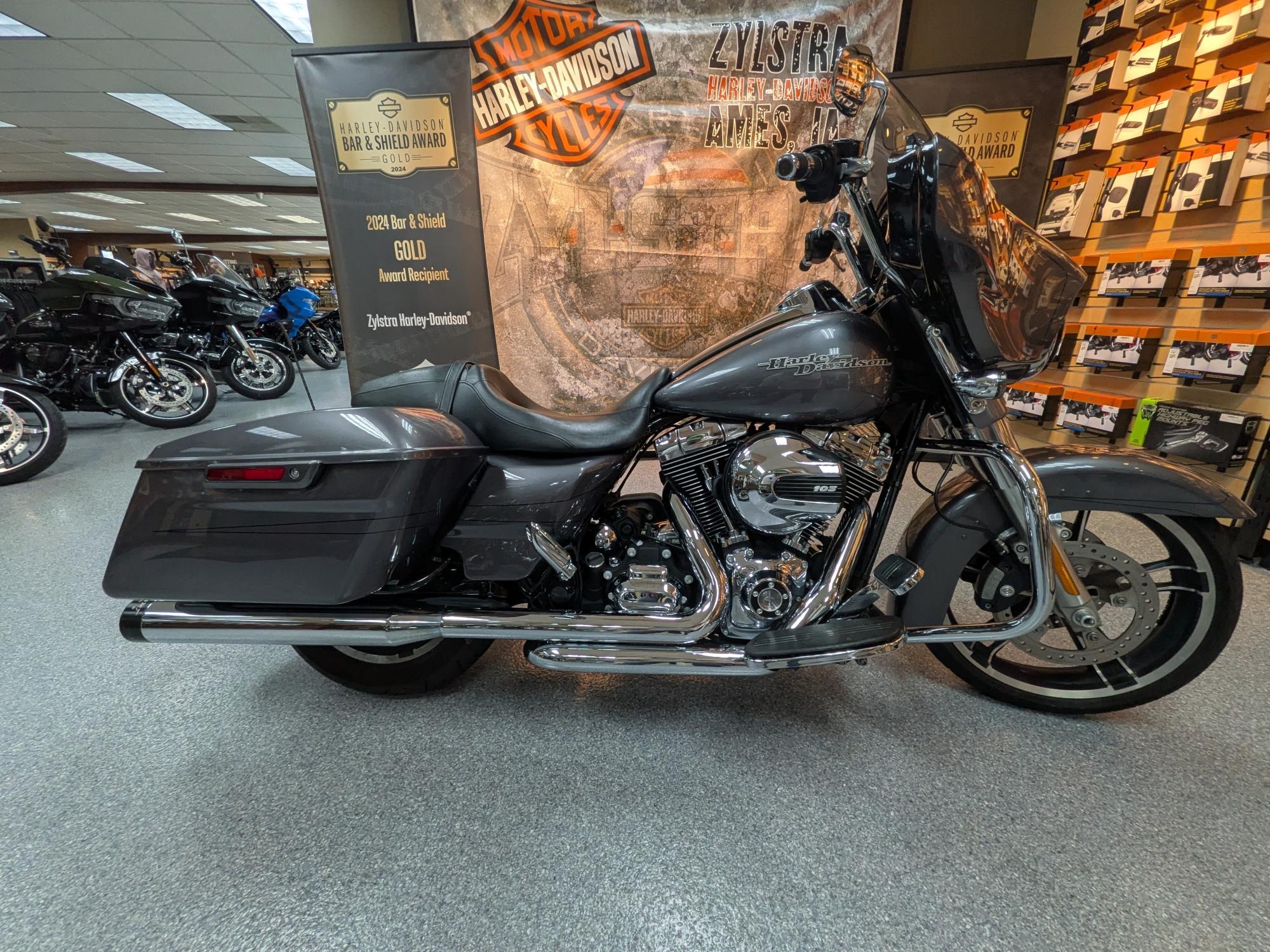2014 Harley-Davidson Street Glide® Special 1