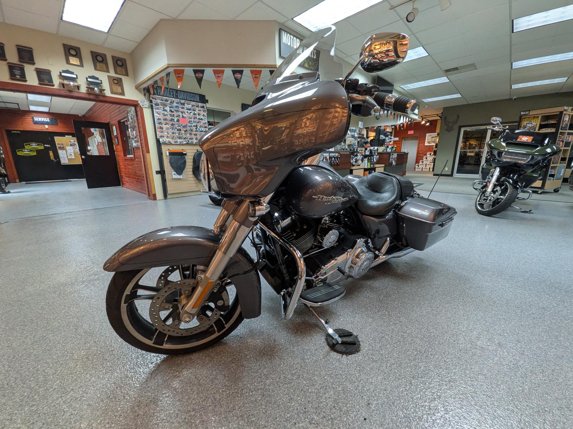 2014 Harley-Davidson Street Glide® Special 4