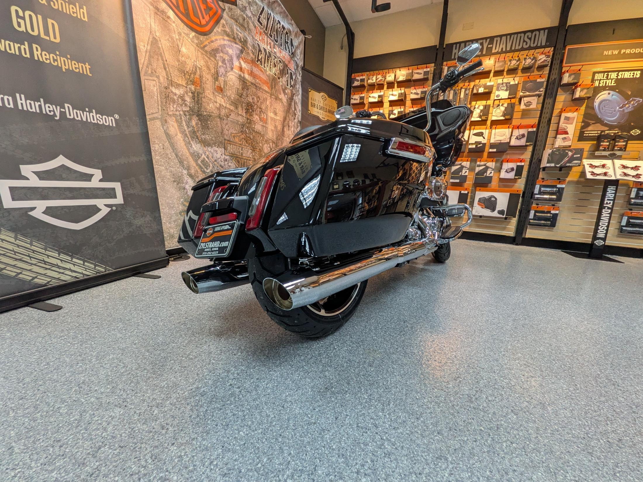 2026 Harley-Davidson Road Glide® 8