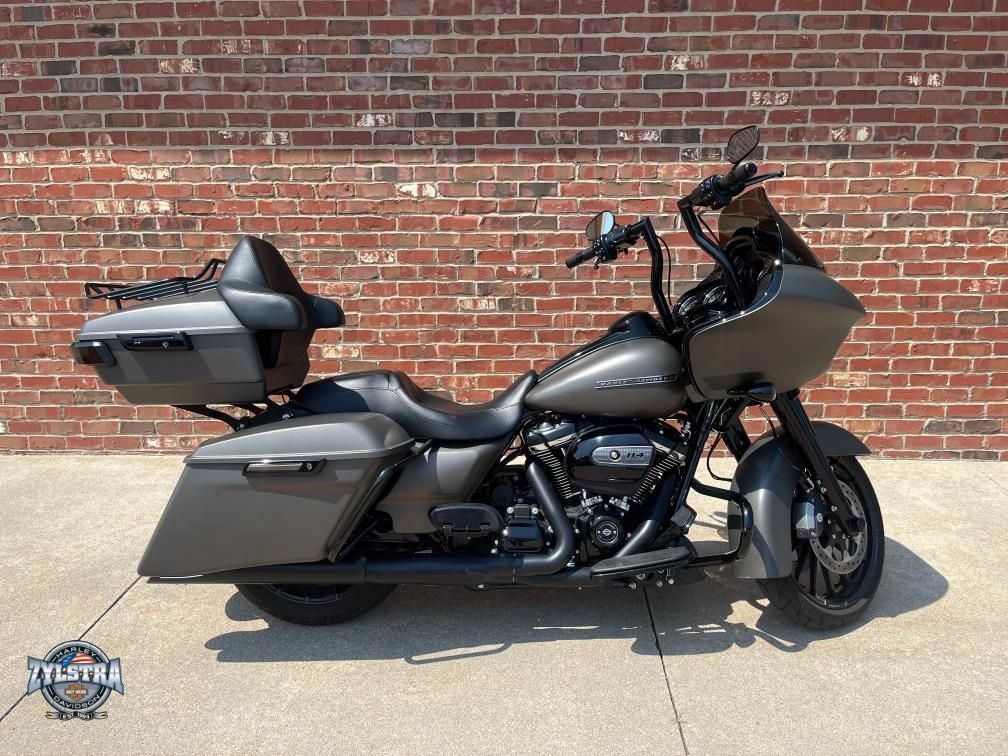 2019 Harley-Davidson Road Glide® Special 1