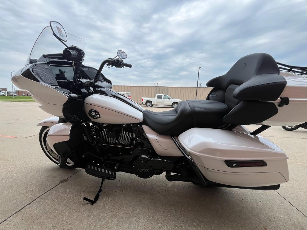 2026 Harley-Davidson Road Glide® Limited 5