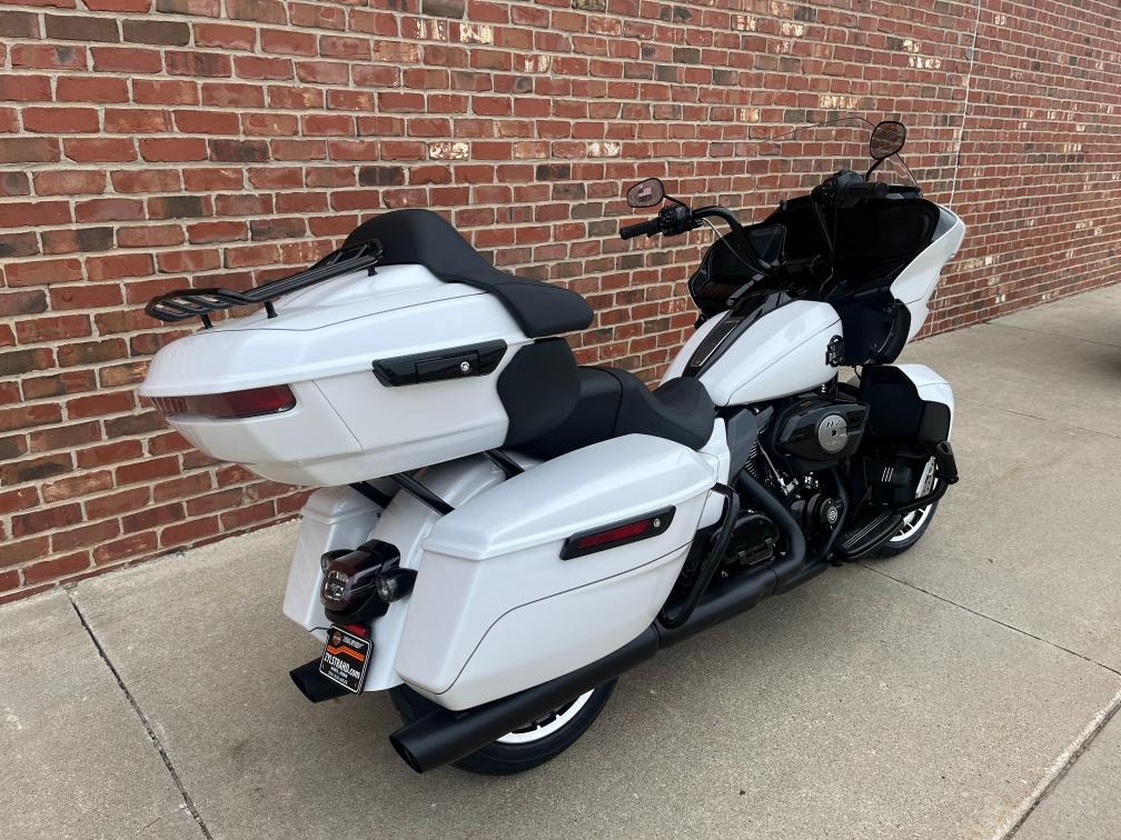 2026 Harley-Davidson Road Glide® Limited 8