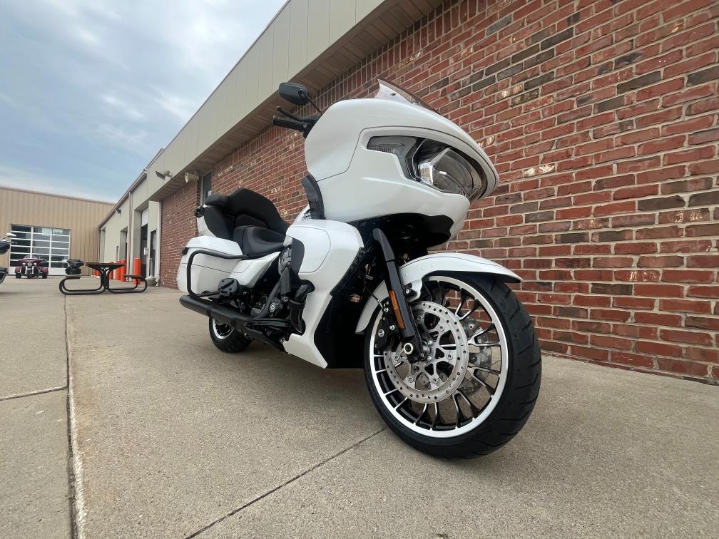 2026 Harley-Davidson Road Glide® Limited 10