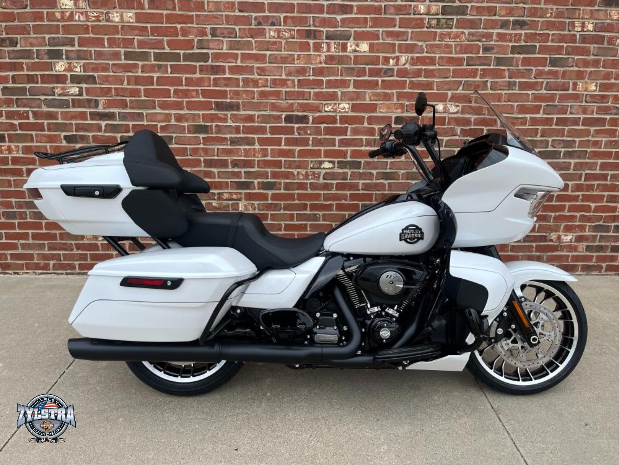 2026 Harley-Davidson Road Glide® Limited 1
