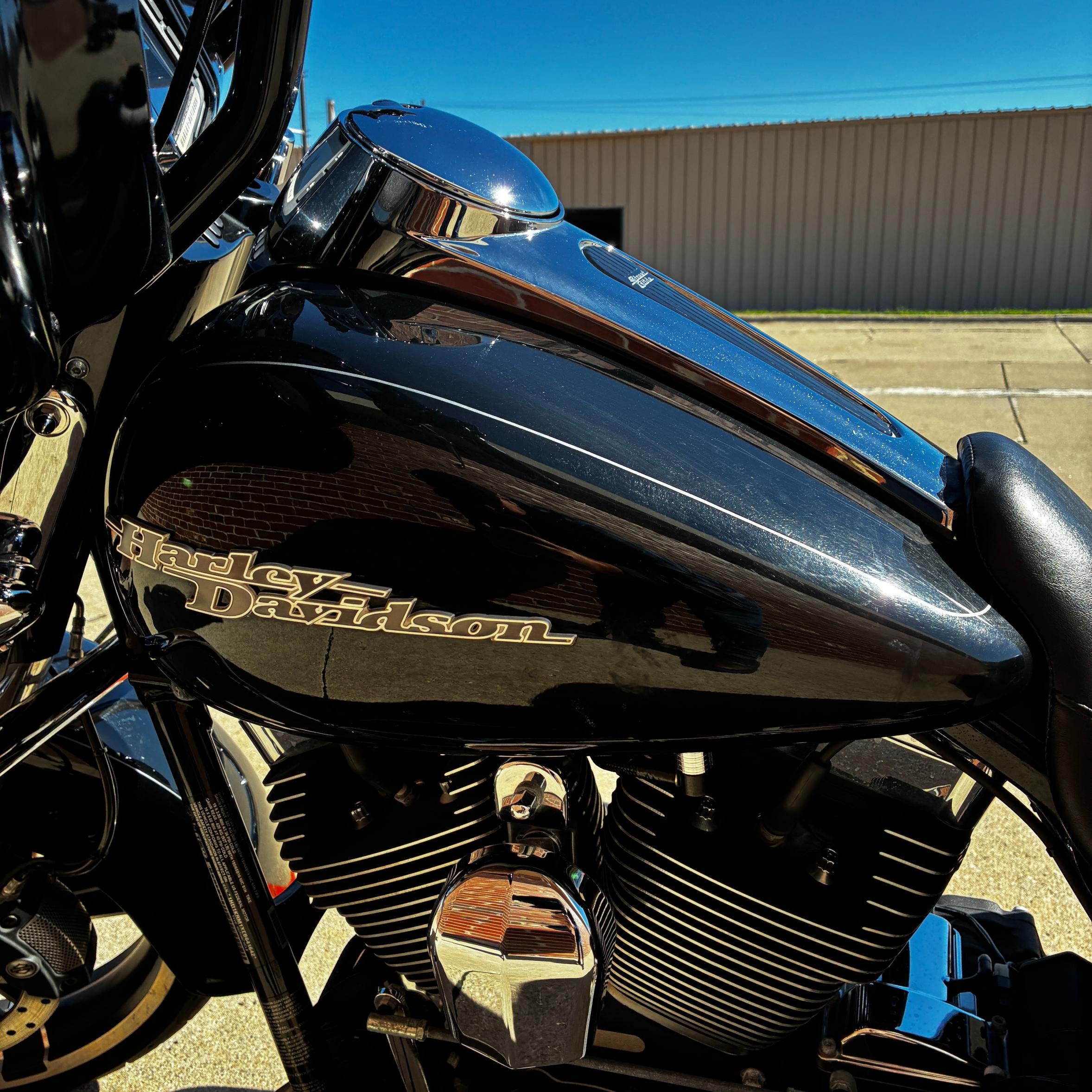 2014 Harley-Davidson Street Glide® Special 9