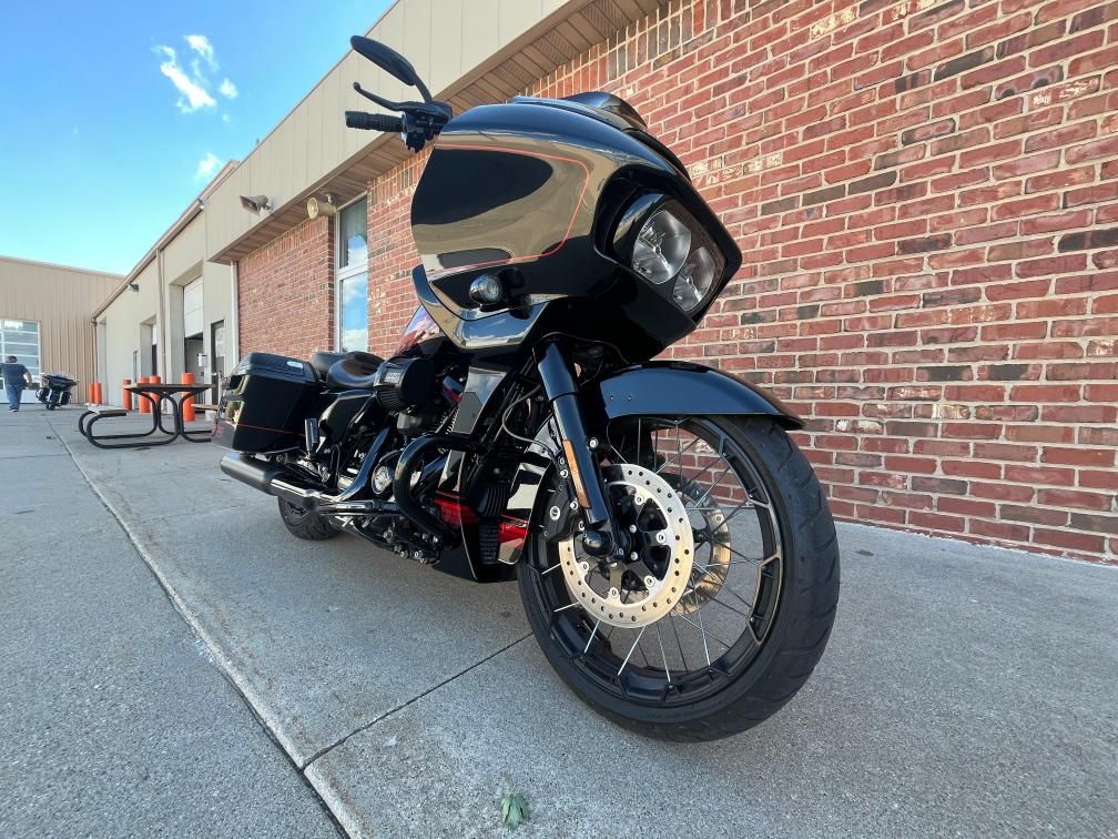 2021 Harley-Davidson CVO Road Glide® 10