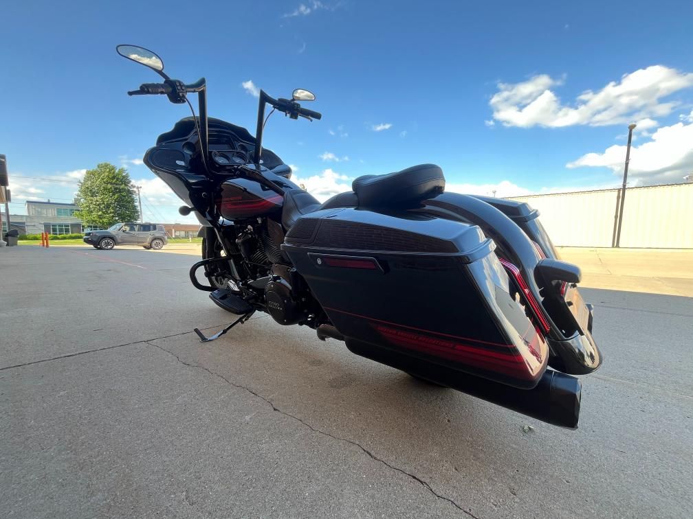 2021 Harley-Davidson CVO Road Glide® 12