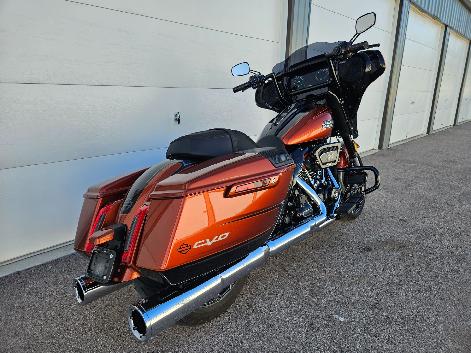 Used 2023 Harley-Davidson CVO™ Street Glide® Whiskey Neat Used 2023 Harley-Davidson CVO™ Street Glide® Whiskey Neat