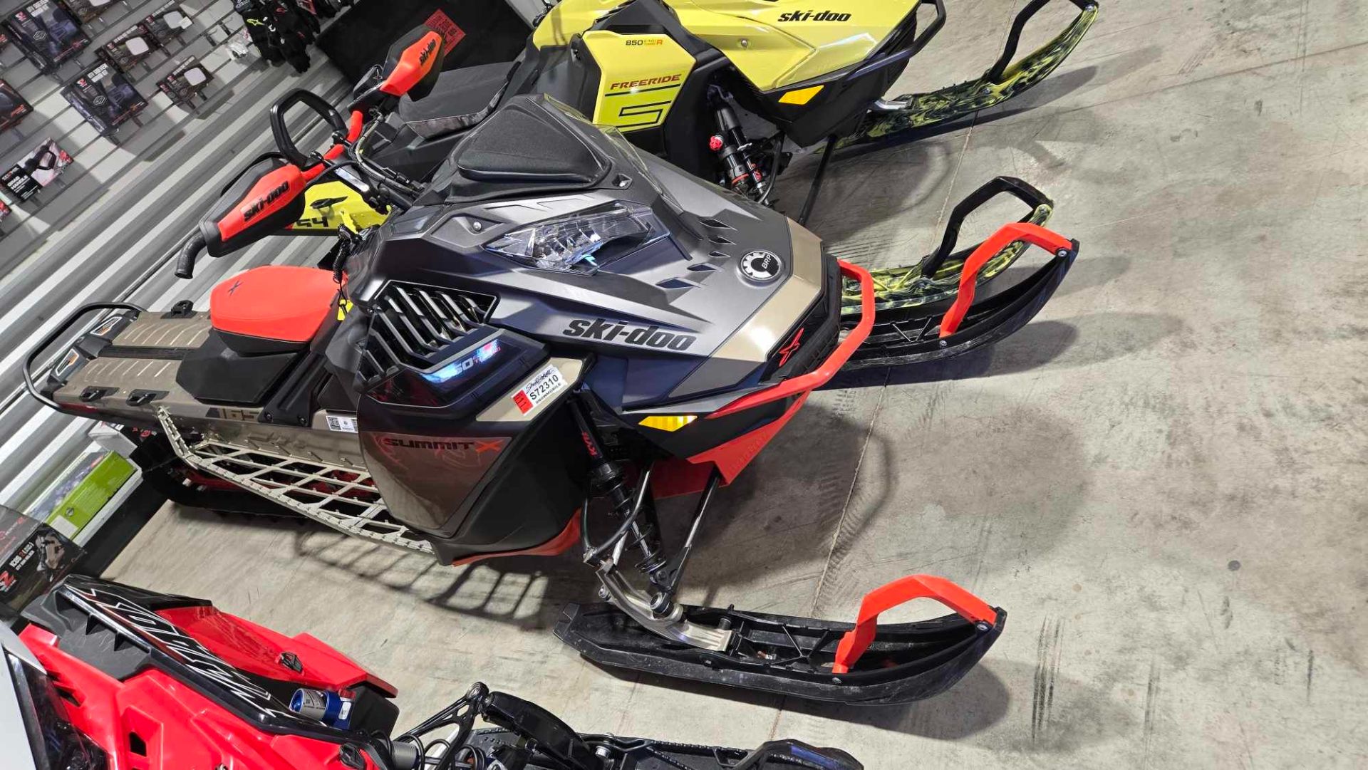 Ski-Doo Summit X Expert 165 850 E-Tec Turbo Shot Powdermax Light Image