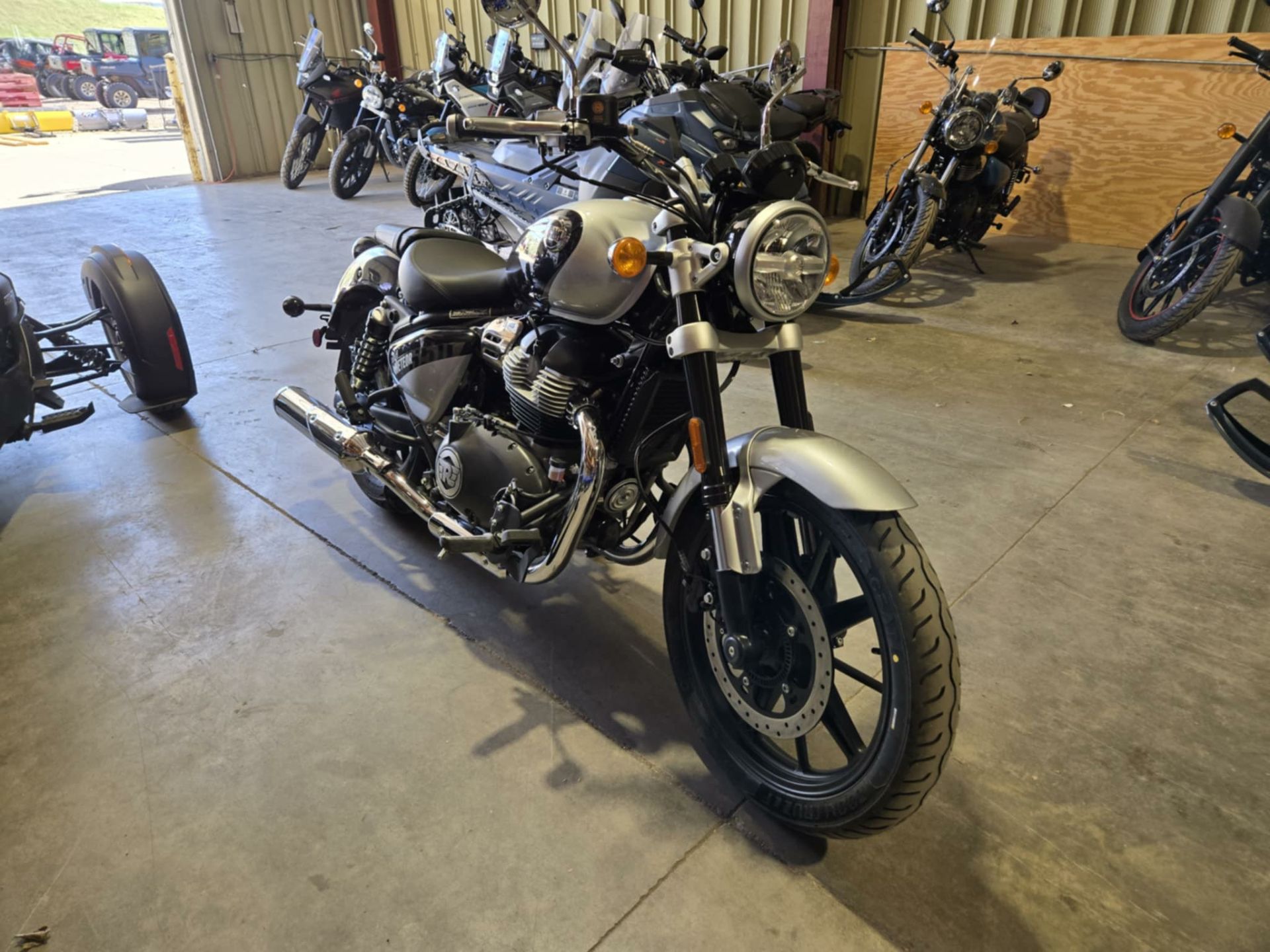 Royal Enfield Super Meteor 650 Image