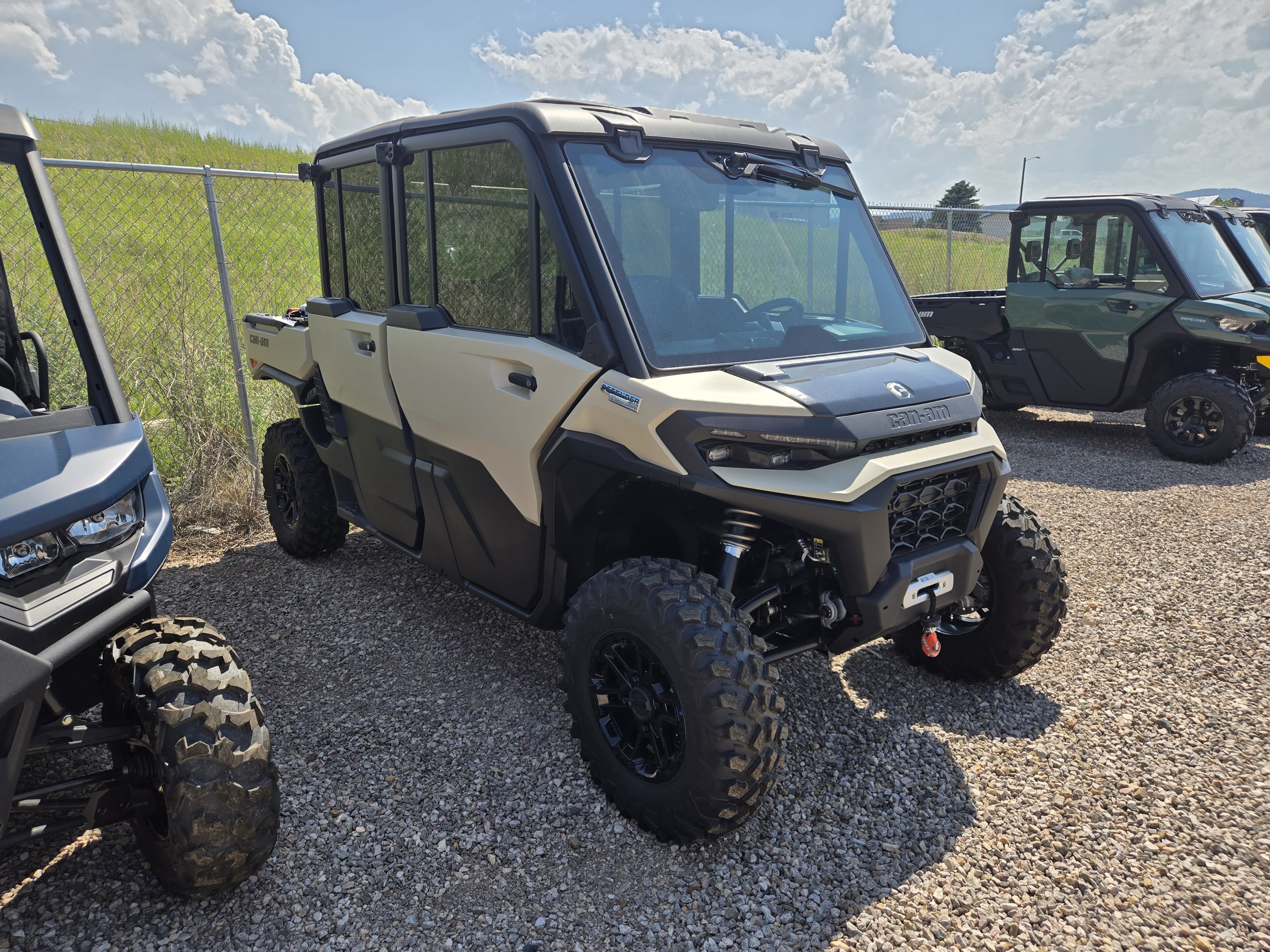 Can-Am Defender Max Limited Image