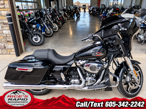 2024 Harley-Davidson Street Glide — photo 1 of 37