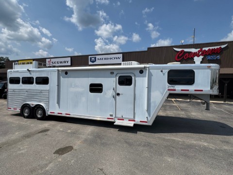 2004 CM Trailers Three Horse 8312 Living Quarters Trailer — photo 1 of 18