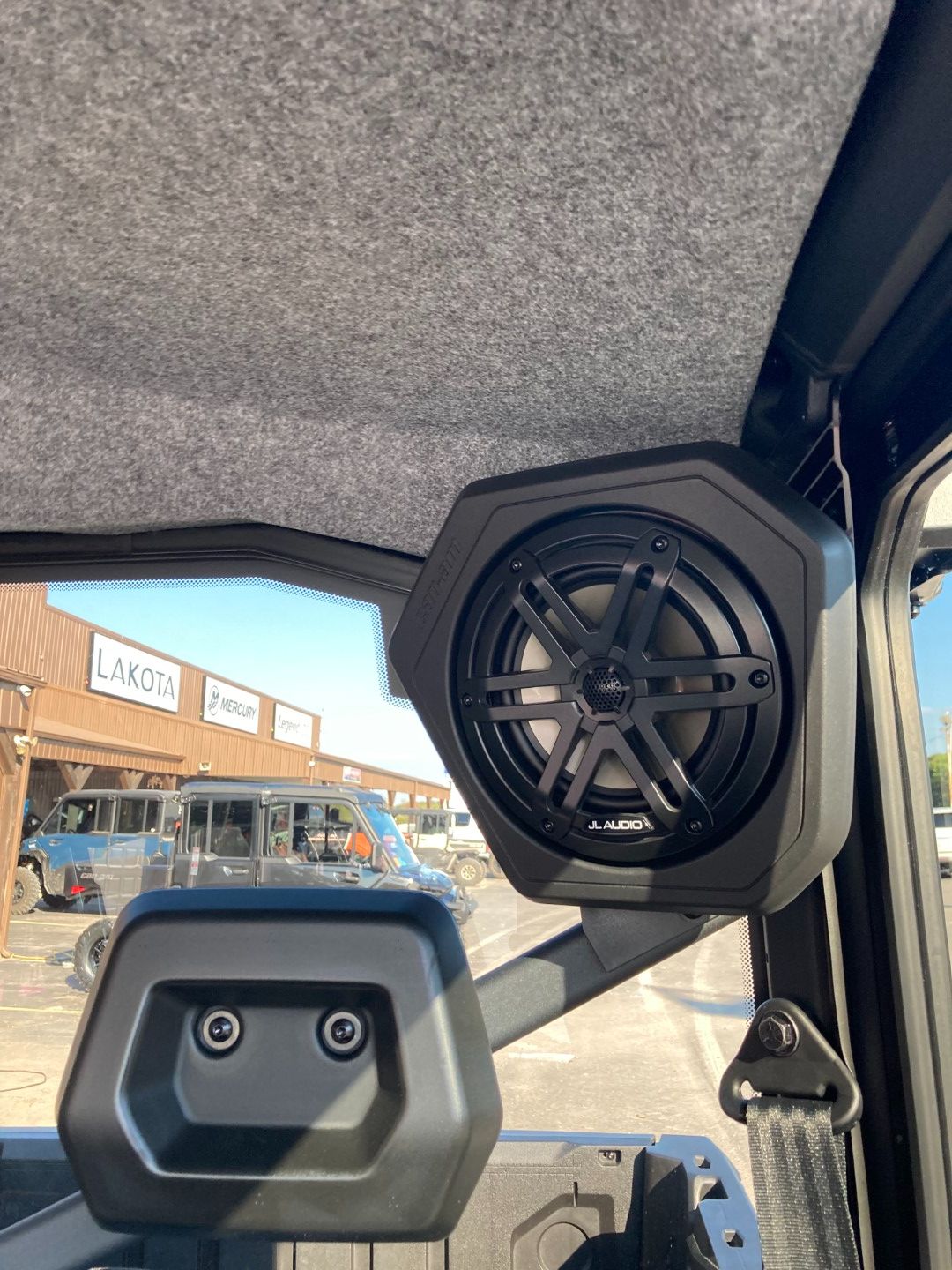 2026 Can-Am™ Defender MAX Limited HD11 9