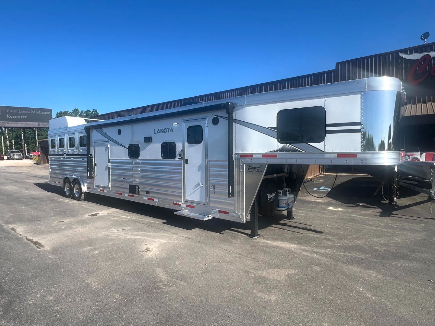 New 2026 Lakota Trailers 8415 SR Charger Four Horse Living Quarters