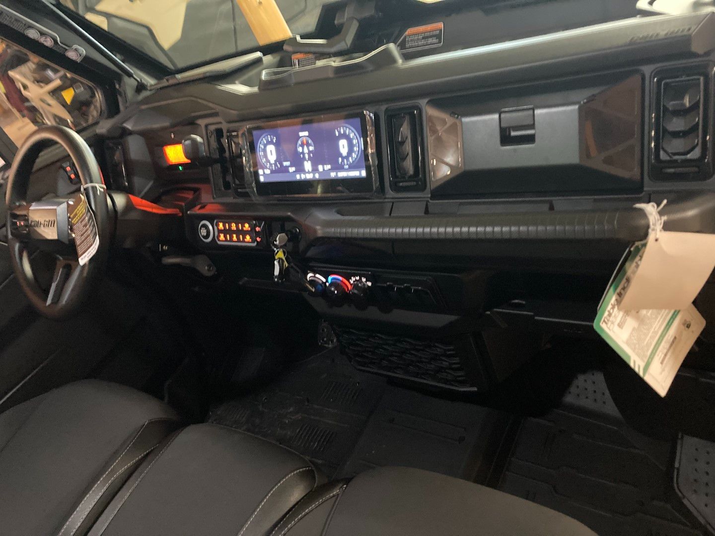 2026 Can-Am™ Defender Limited HD11 7