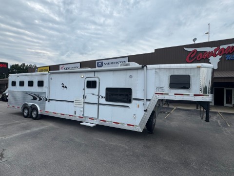 2004 Exiss XT 414 FOur Horse Living Quarters Trailer — photo 1 of 16