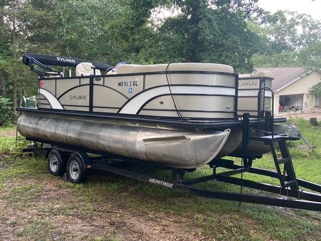 Used 2019 Sylvan 8520 Mirage LZ Tri Toon with 150 4 Stroke