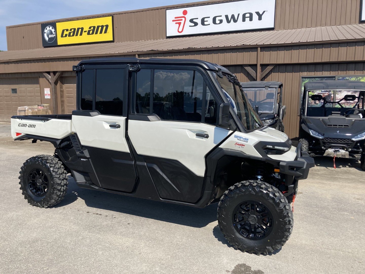 2027 Can-Am™ Defender MAX Limited HD11 1