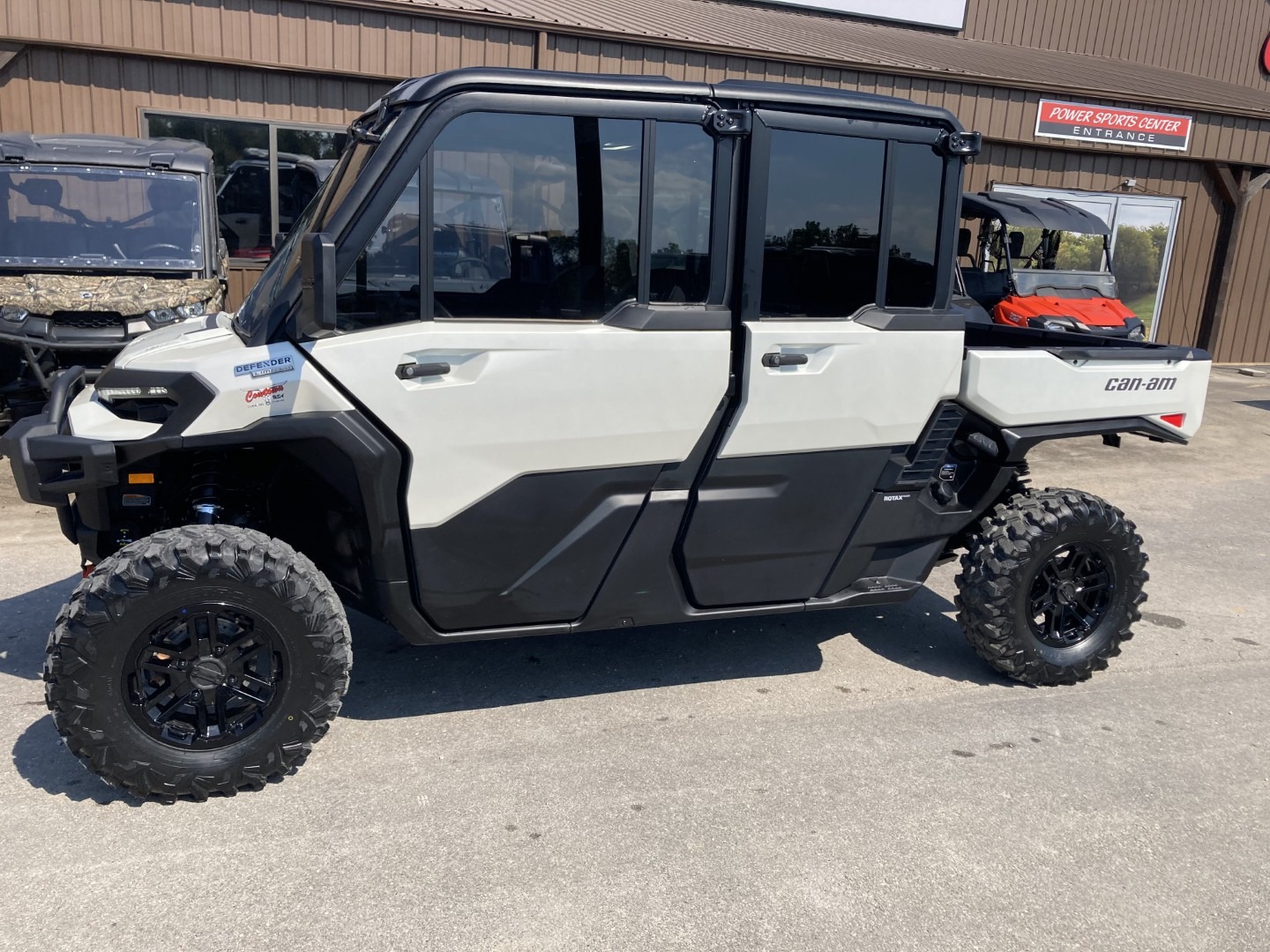 2027 Can-Am™ Defender MAX Limited HD11 3