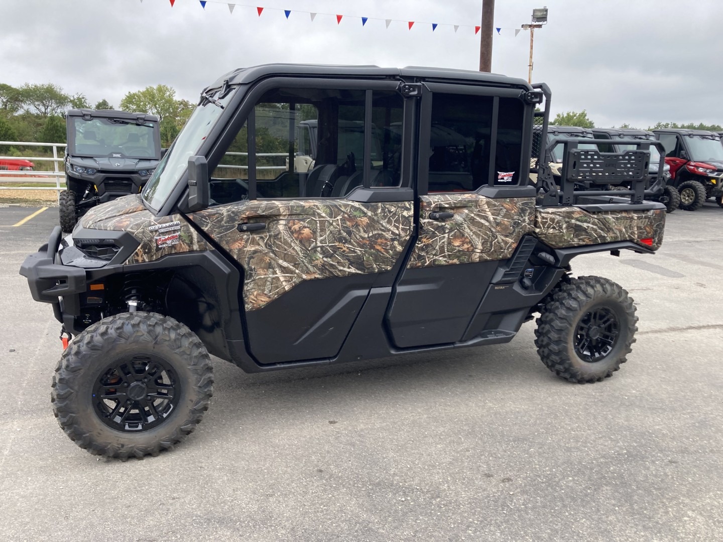 2027 Can-Am™ Defender XU MAX Limited HD11 3