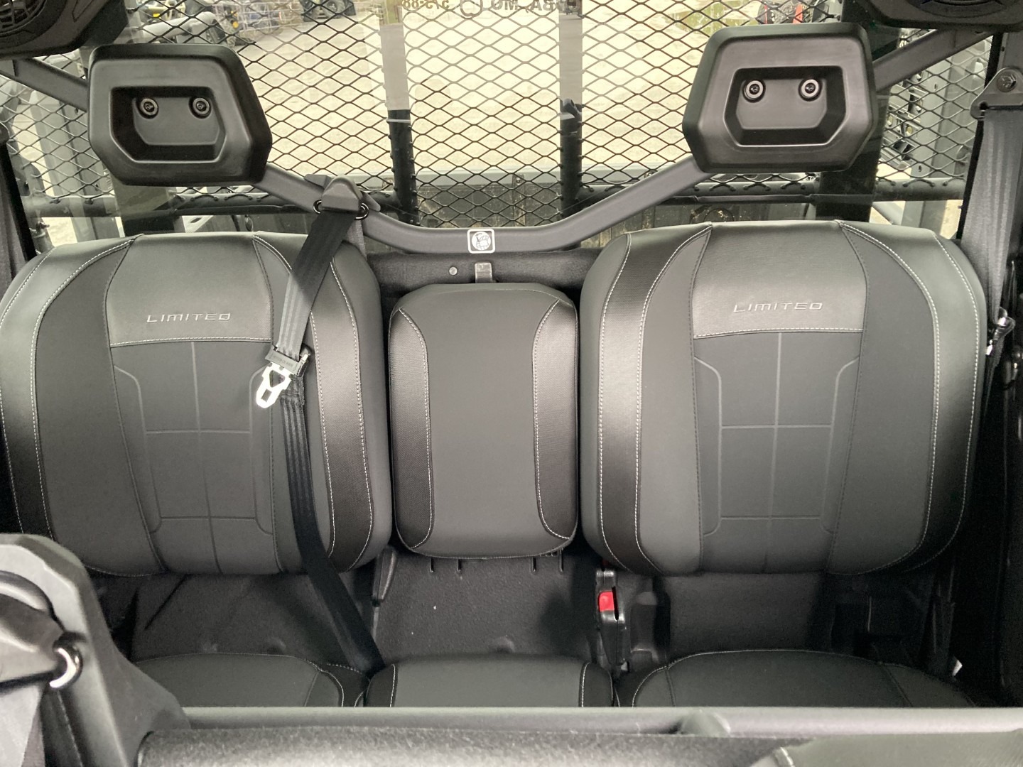 2027 Can-Am™ Defender XU MAX Limited HD11 6